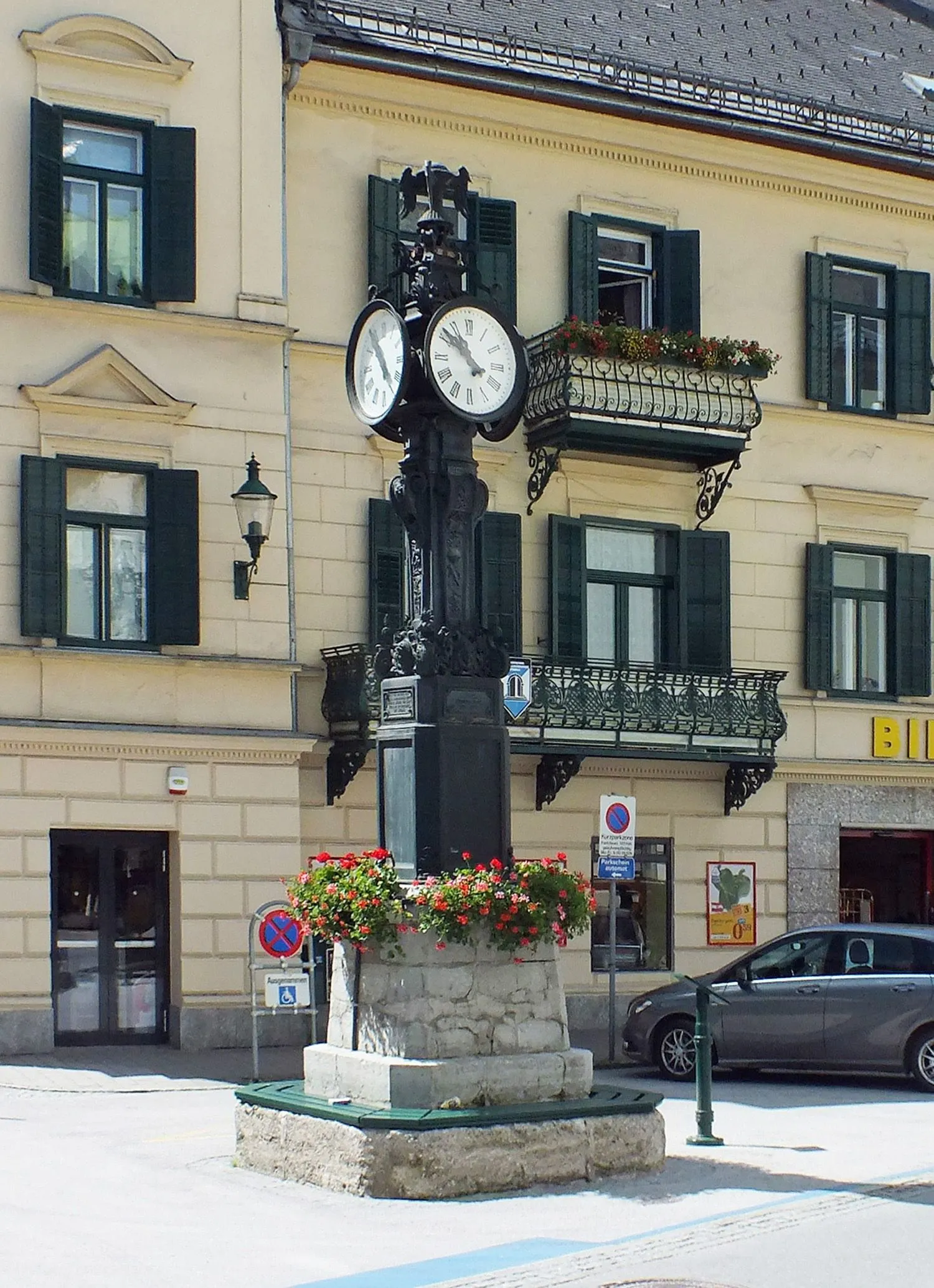 Photo showing: Von Friedrich von Lössl konstruierte, ehemals autodynamisch betriebene Uhr in Bad Aussee