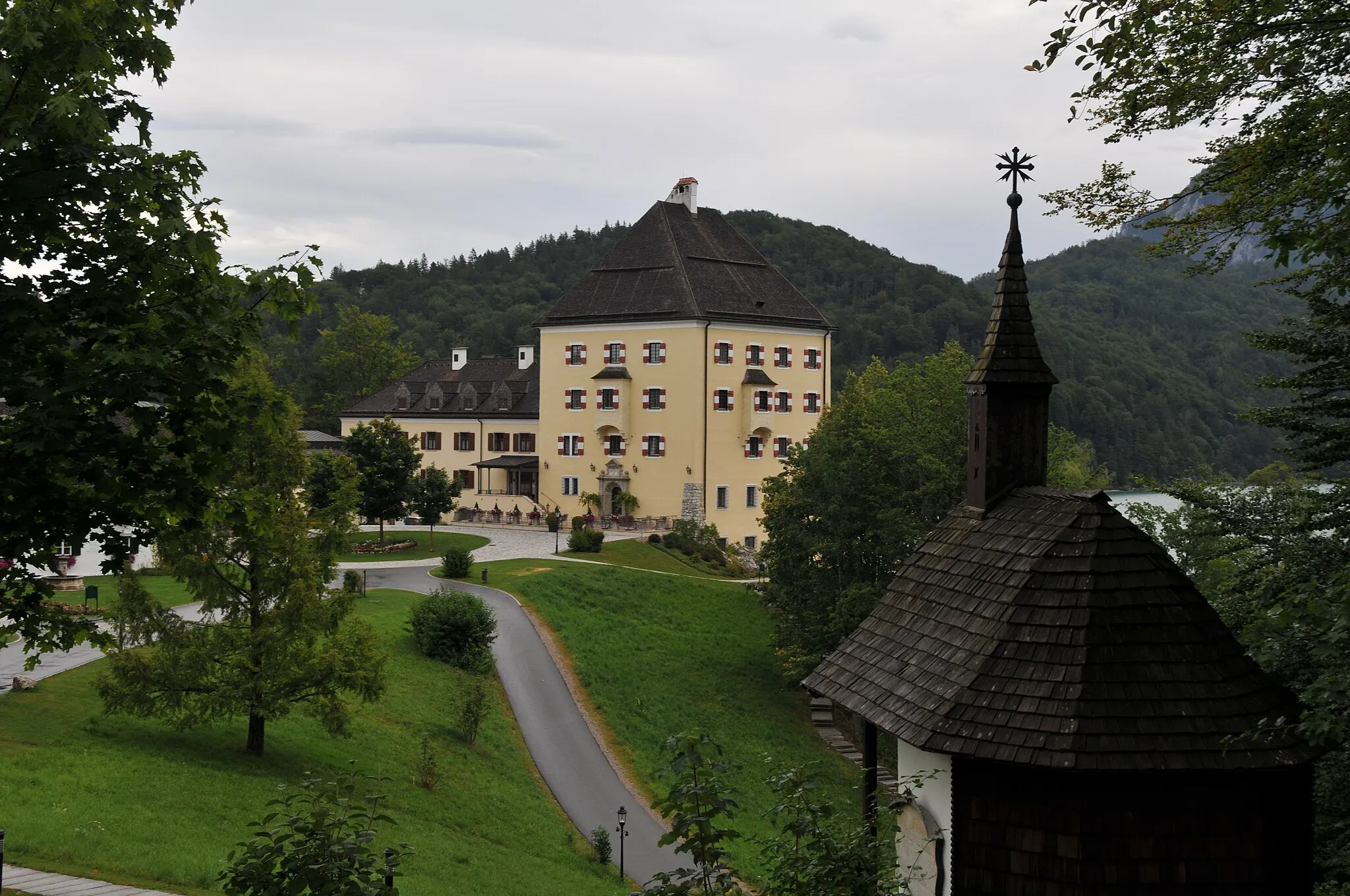 Photo showing: HOTEL SHERATON