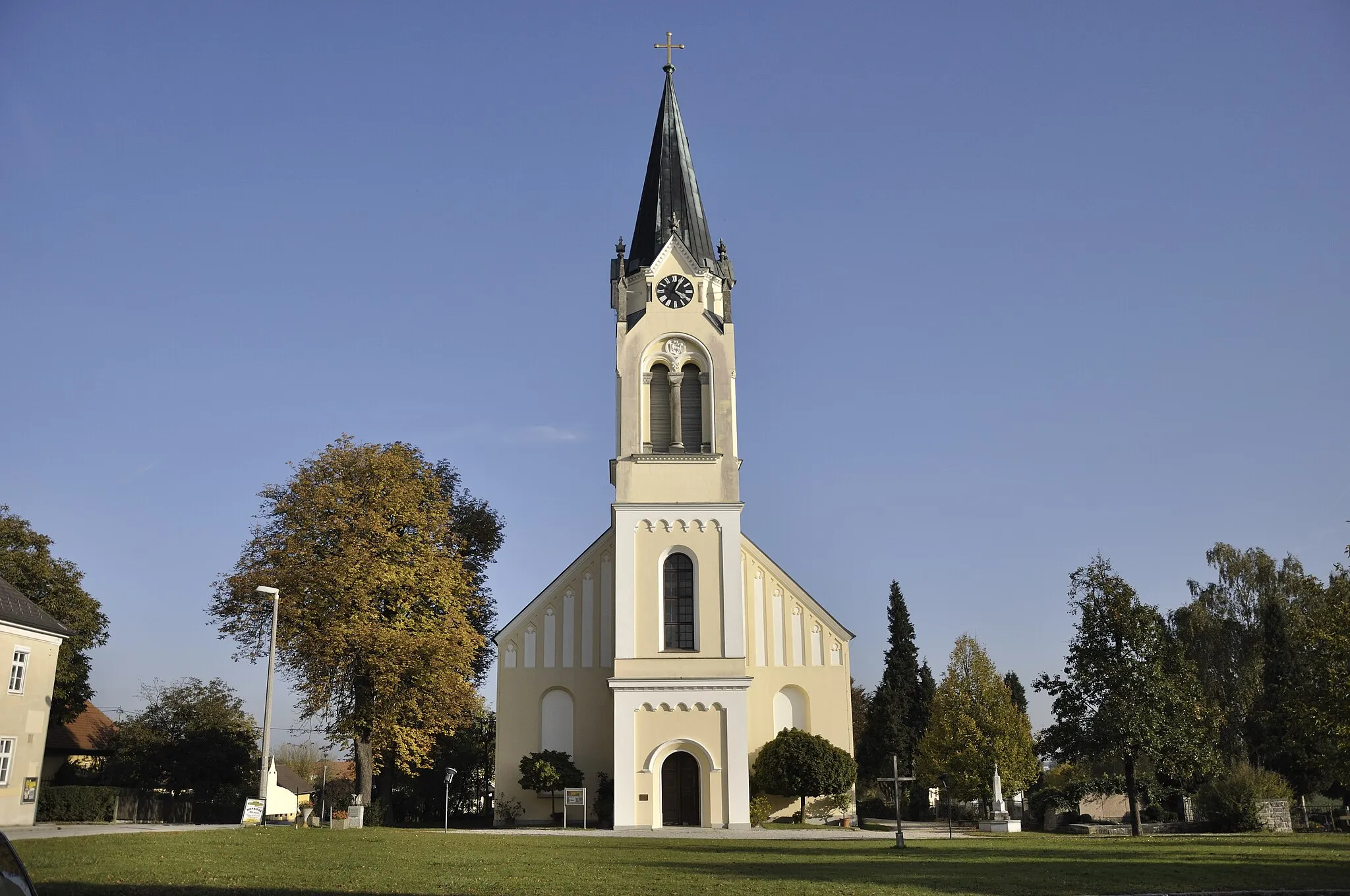 Photo showing: Die Kirche im Feld ist das größte evangelische Gotteshaus in Oberösterreich
