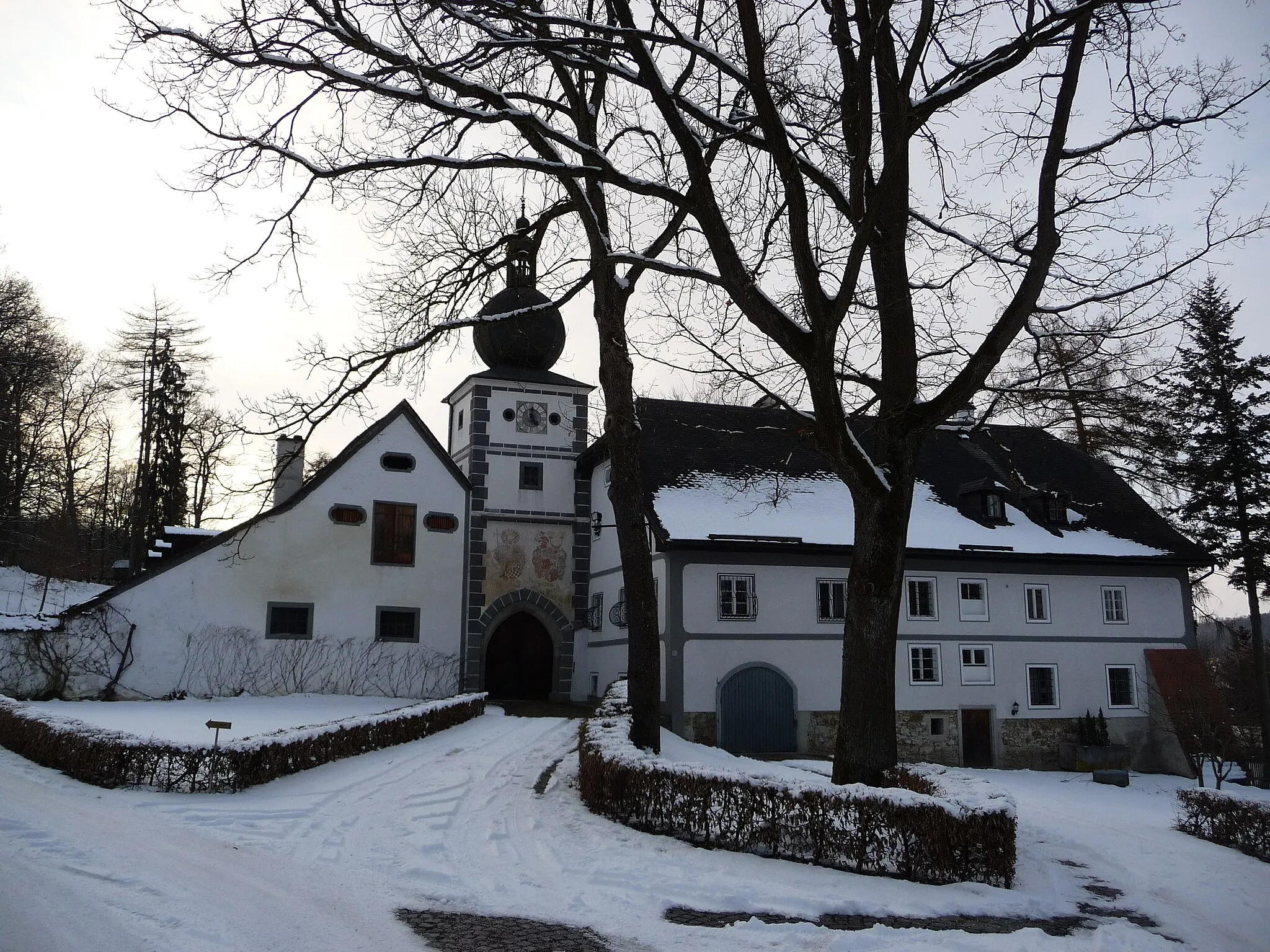 Photo showing: Exterior of Schlüsslberg castle
