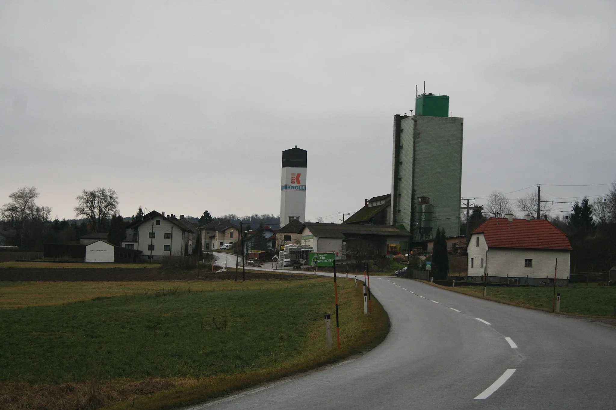 Photo showing: Einfahrt in die Ortschaft Lungitz (von St. Georgen / Gusen aus kommend)
