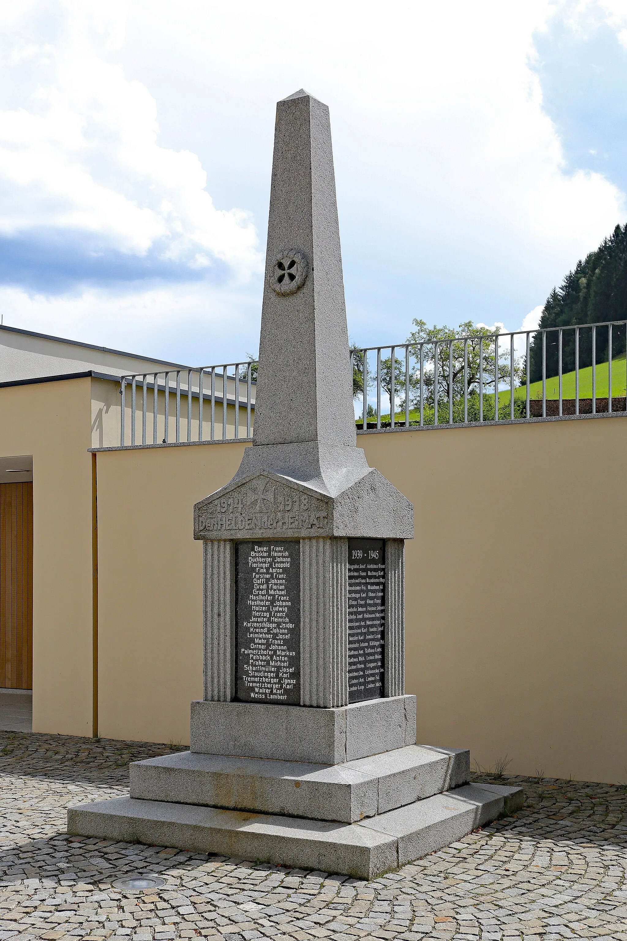 Photo showing: Kriegerdenkmal in Pierbach (Bezirk Freistadt)