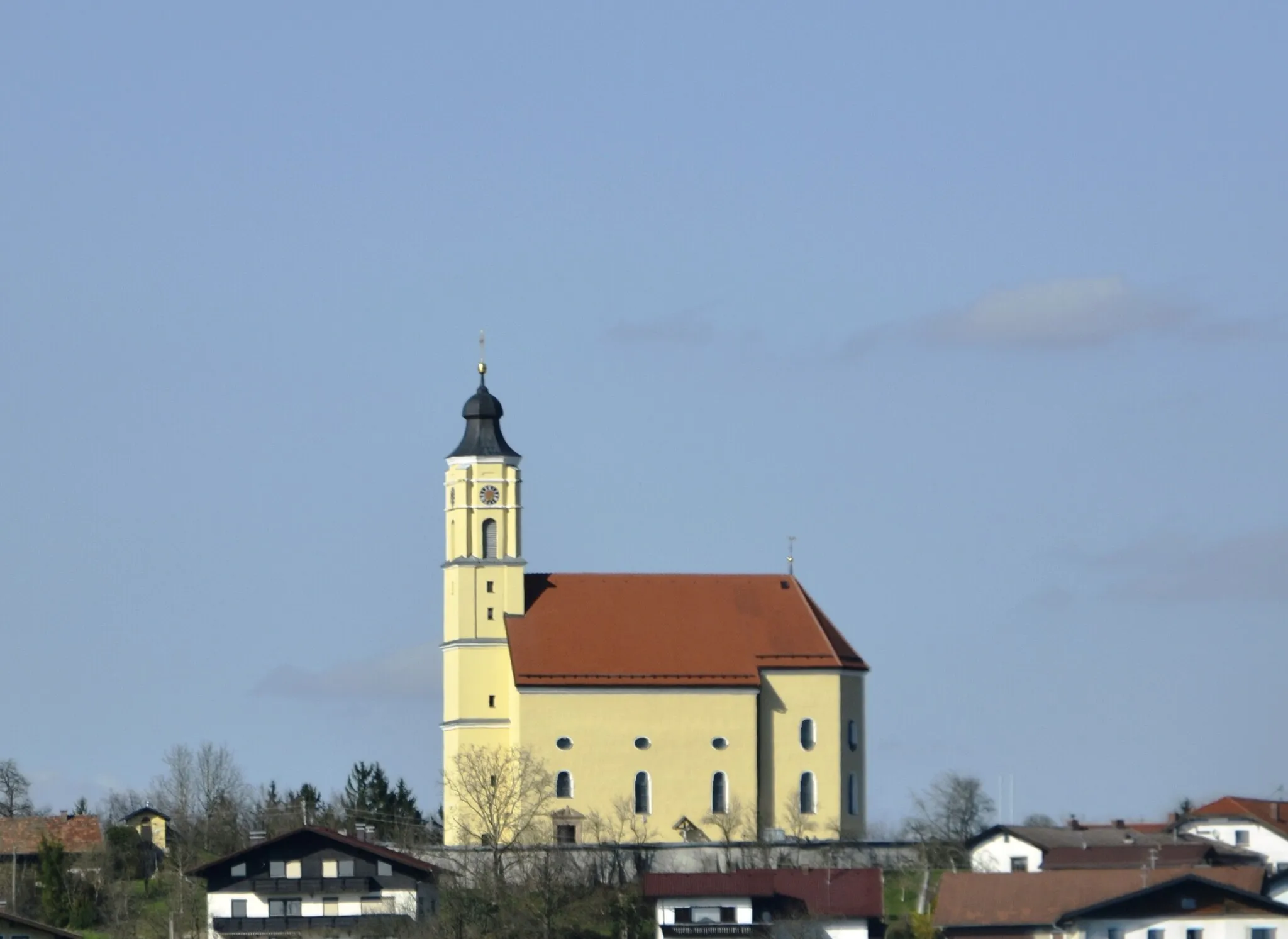 Photo showing: Die katholische Pfarrkirche hl. Stephan von Moosdorf, Oberösterreich.