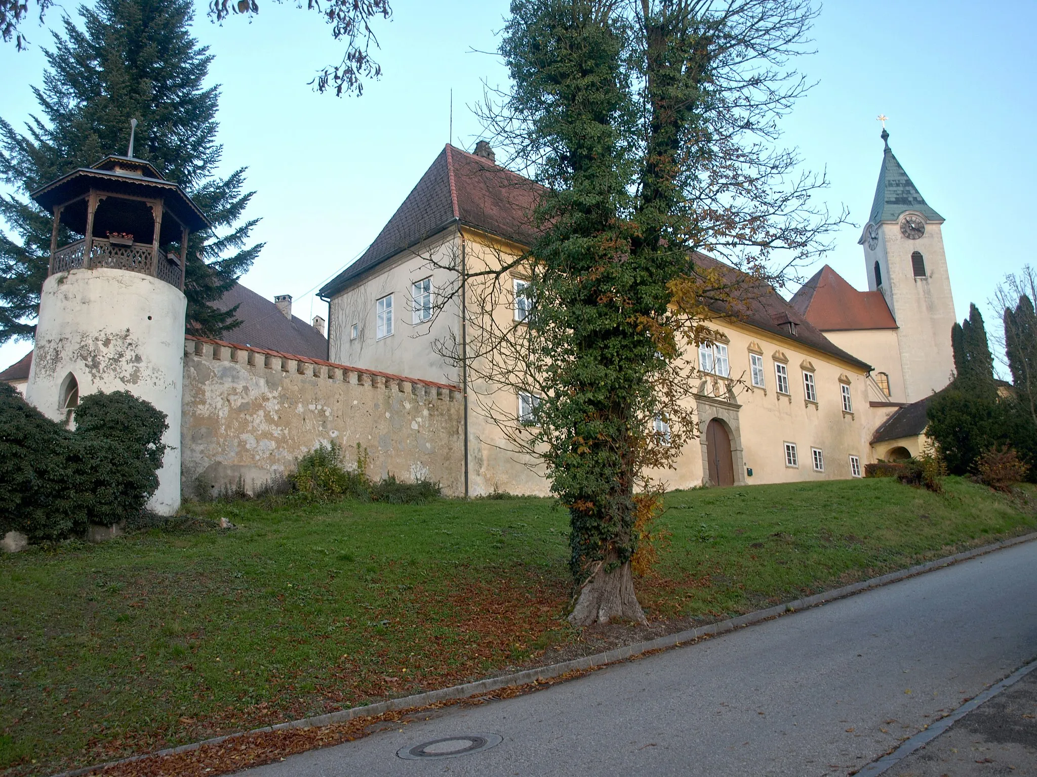 Photo showing: Kath. Pfarrkirche hl. Margarethe, ehem. Kirche des Kollegiatstiftes