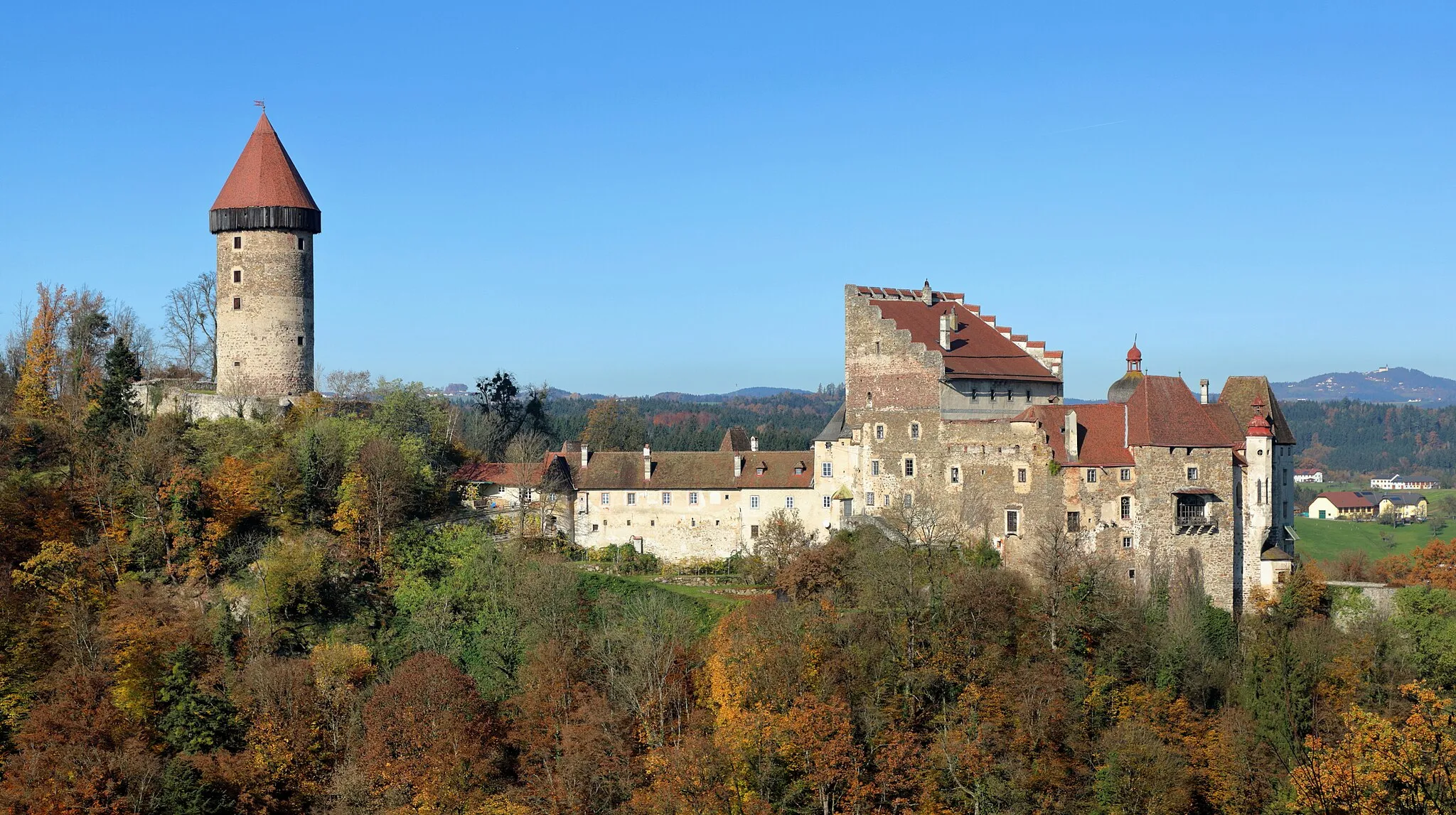 Photo showing: SSE face of Clam Castle in municipality of Klam, Upper Austria.