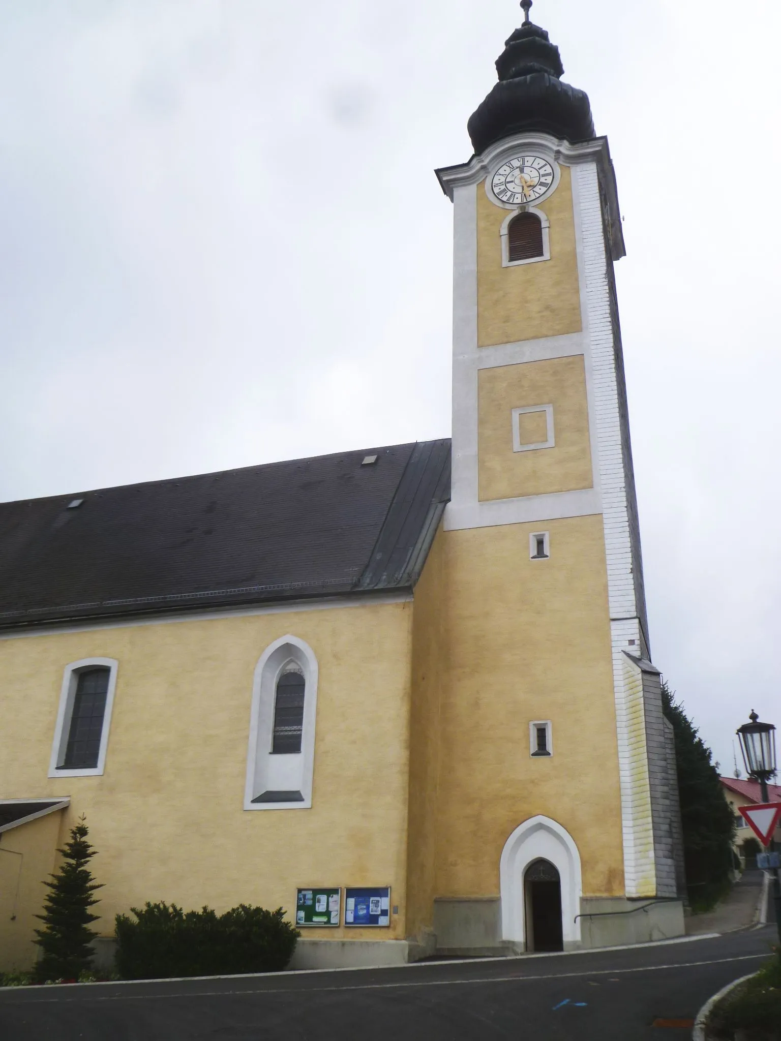 Photo showing: Kath. Pfarrkirche hl. Leonhard