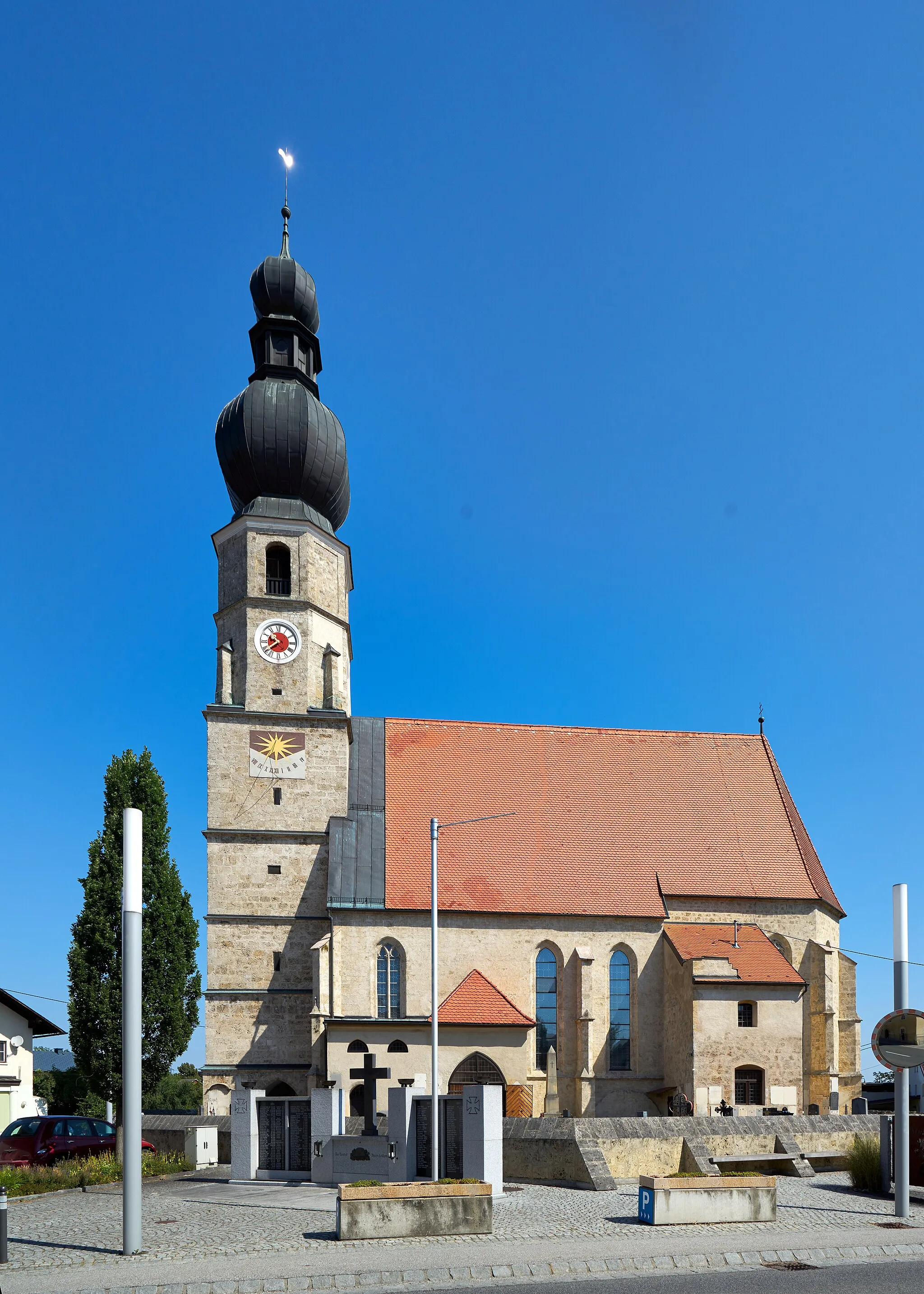 Photo showing: Katholische Pfarrkirche hl. Martin - Ansicht von Süden