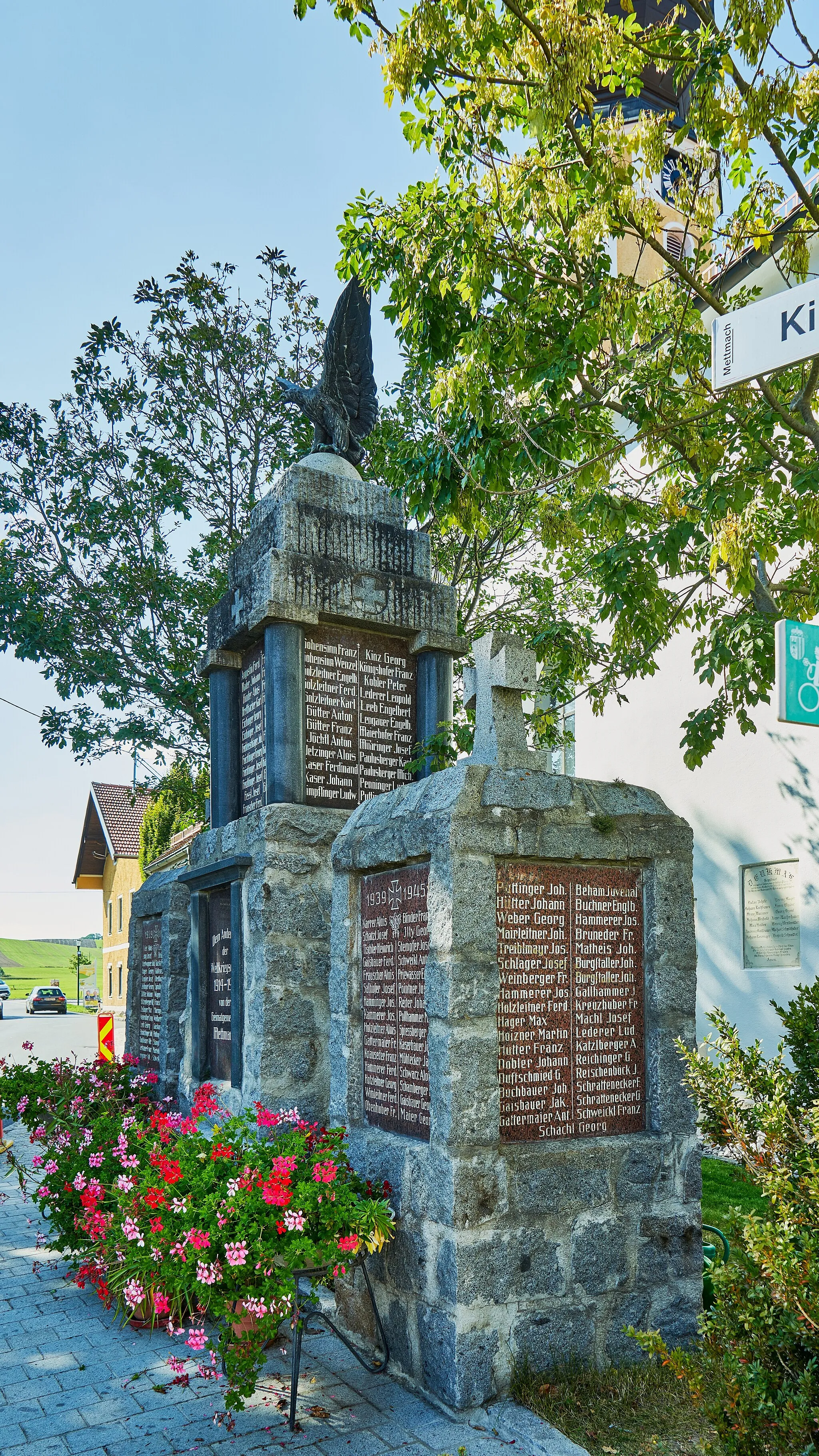 Photo showing: Denkmal gewidmet den Opfern der Weltkriege von 1914 bis 1918 und 1939 bis 1945