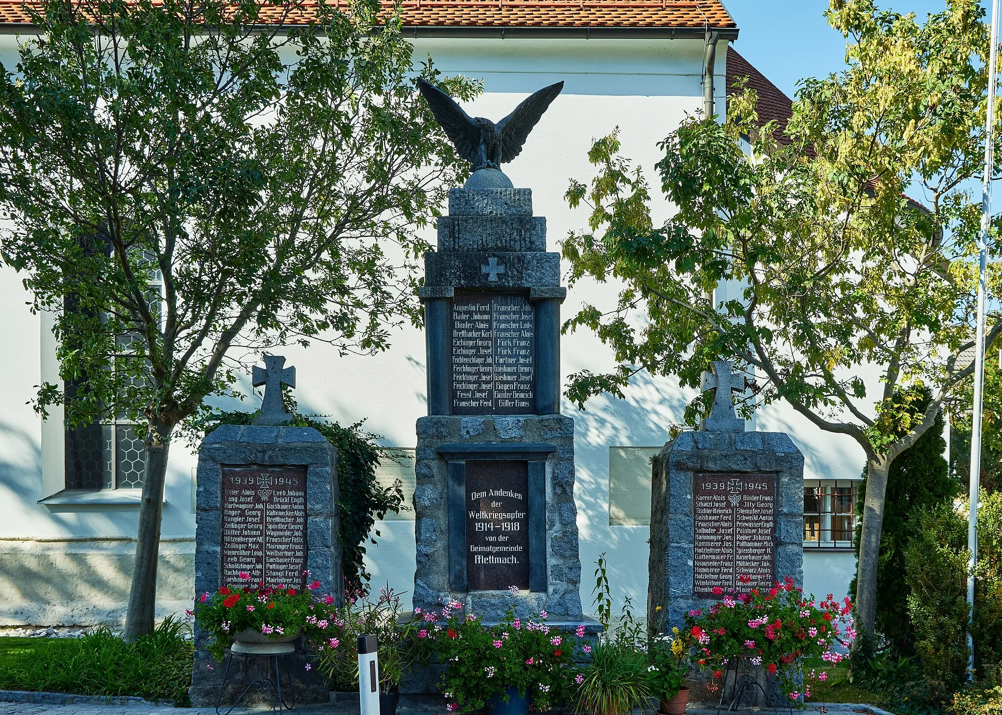 Photo showing: Denkmal gewidmet den Opfern der Weltkriege von 1914 bis 1918 und 1939 bis 1945