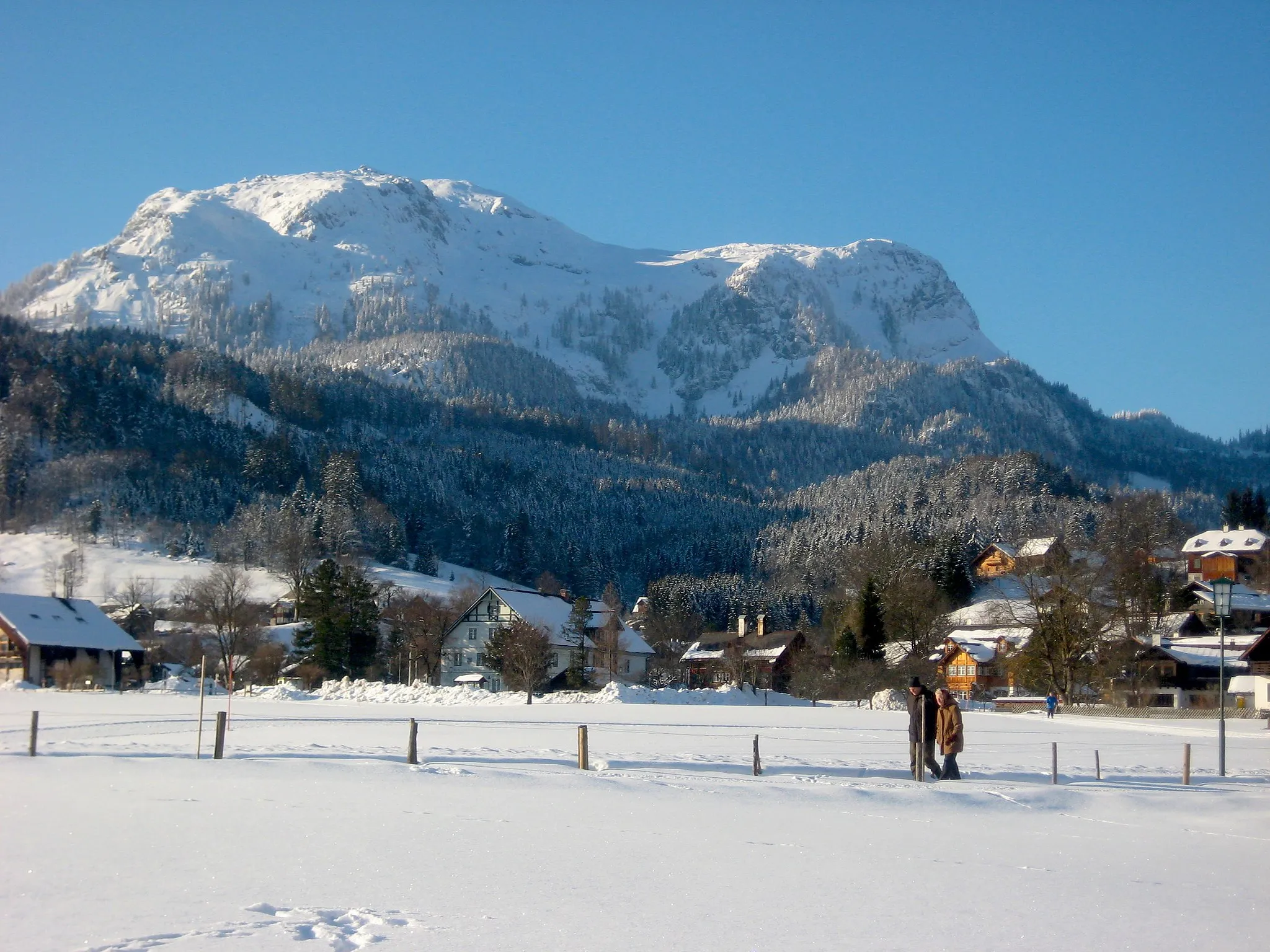 Photo showing: The village of Altaussee and the Sandling mountain
