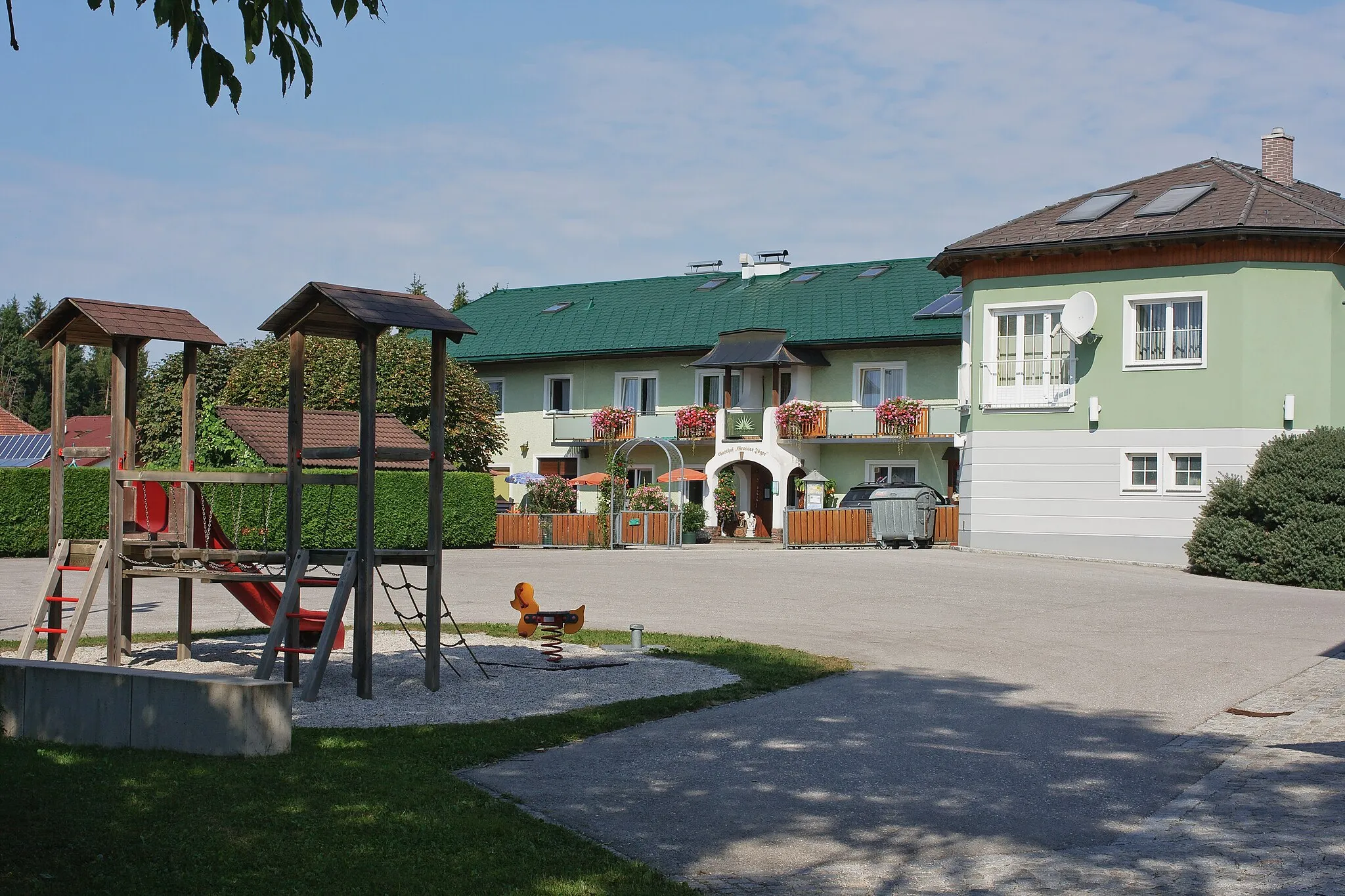 Photo showing: Der Gasthof „Grosser Jäger“ in Oberschlierbach.