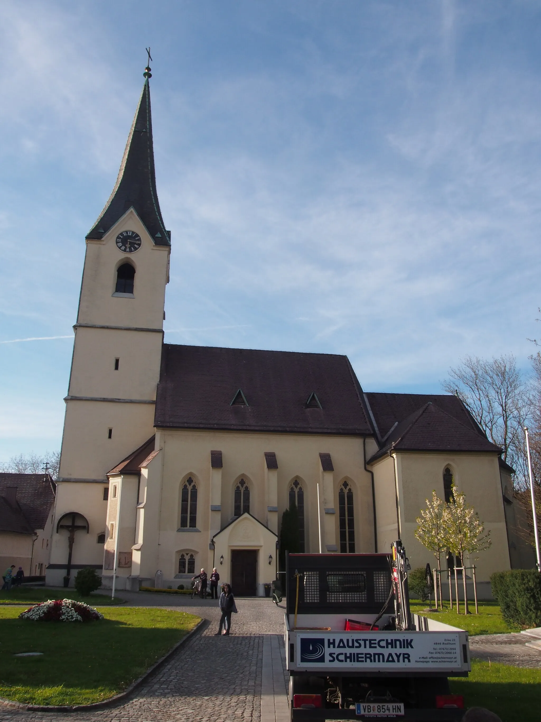 Photo showing: Pfarrkirche Regau

This media shows the protected monument with the number 59430 in Austria. (Commons, de, Wikidata)