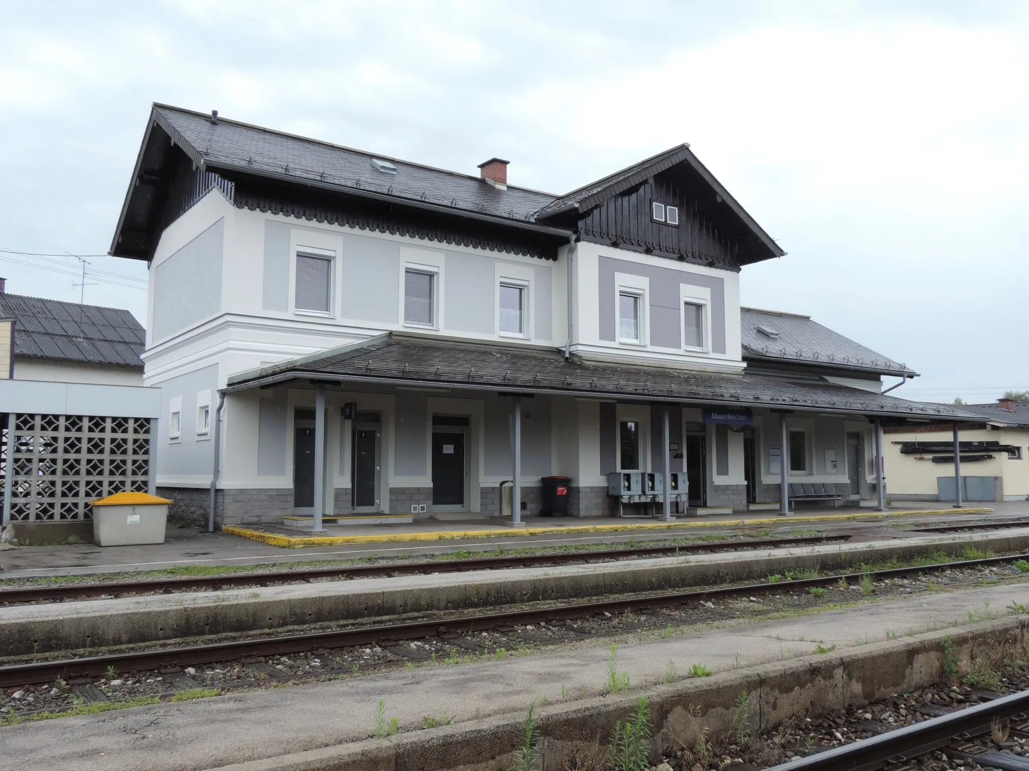 Photo showing: Train station Mauerkirchen in Upper Austria