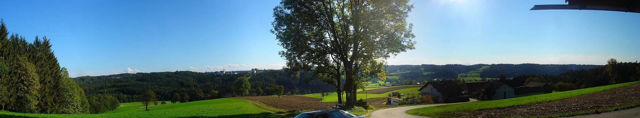 Photo showing: Blick auf Maria Schmolln von der Jagdkapelle aus.