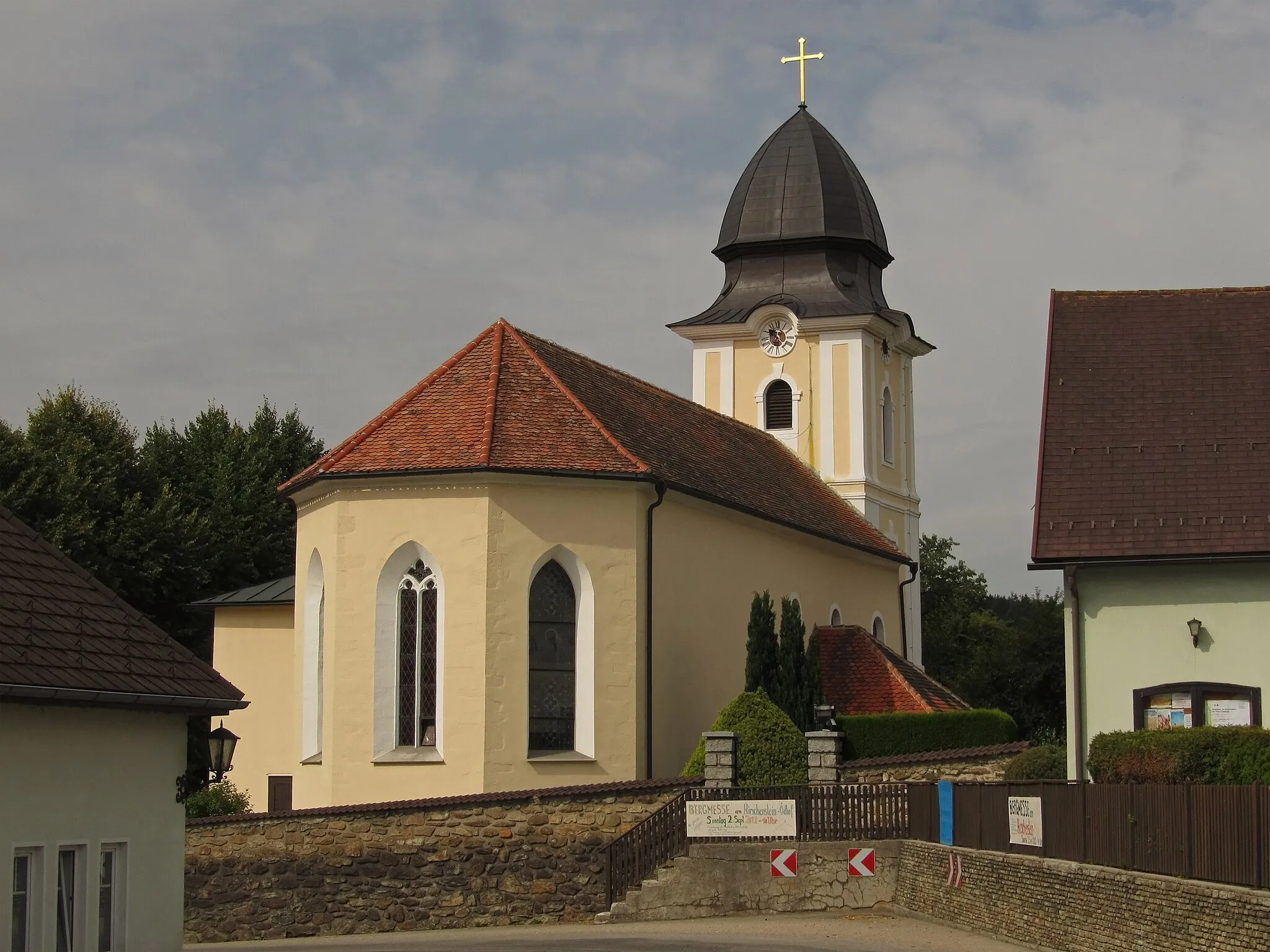 Photo showing: Kath. Pfarrkirche hl. Margarethe und Friedhof