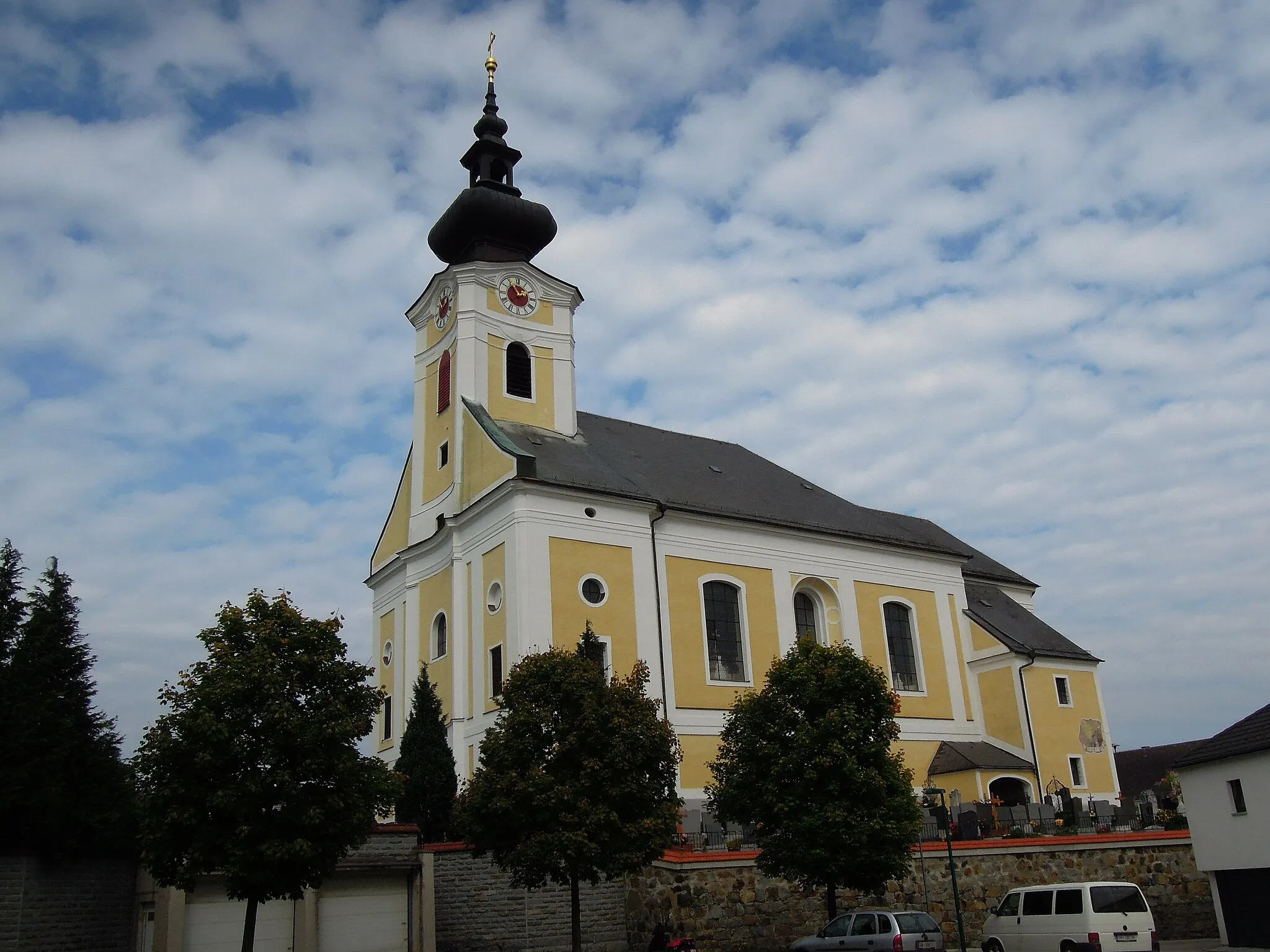 Photo showing: Kath. Pfarrkirche hl. Laurentius; Ansicht von Süden