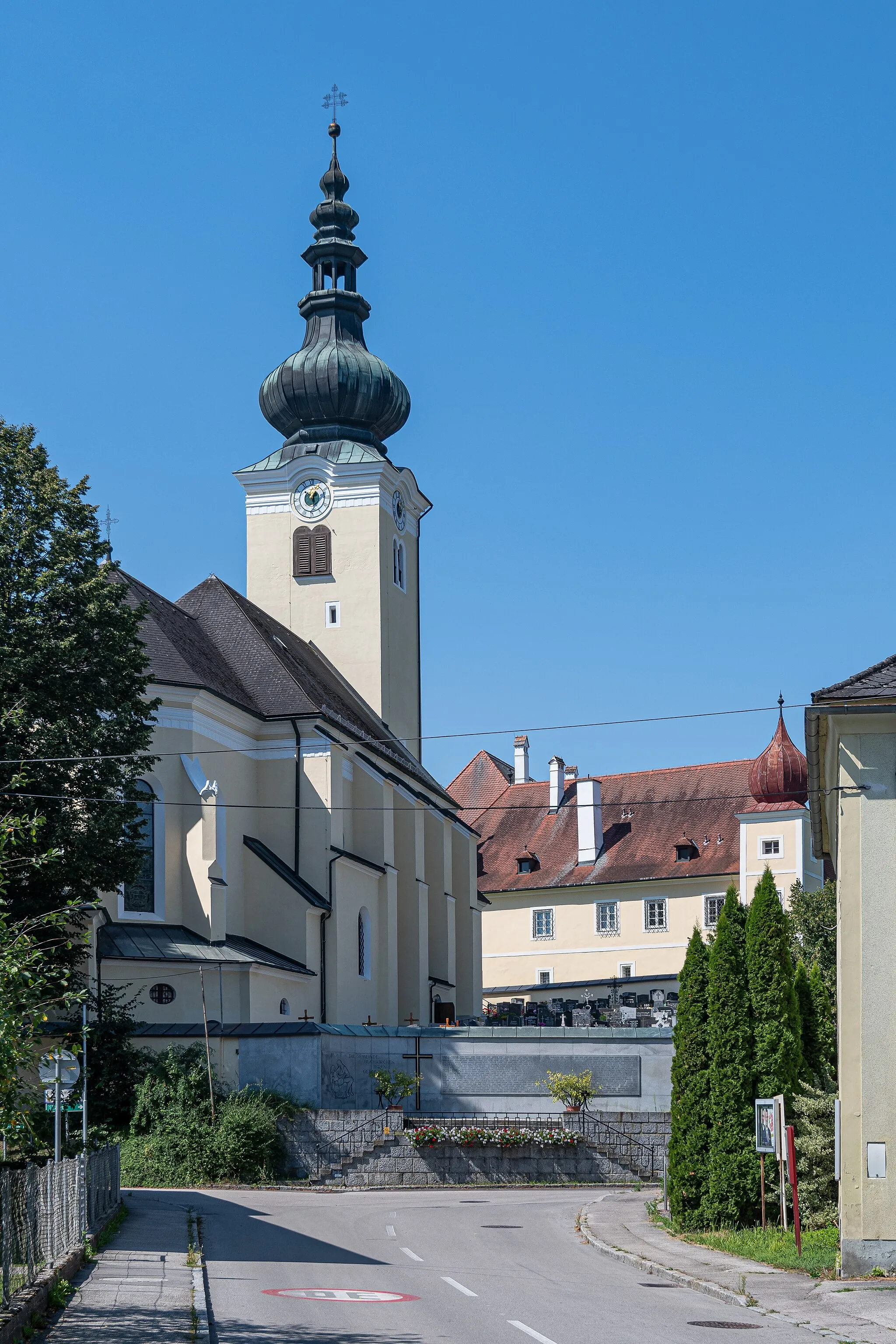 Photo showing: The former Gothic parish church of St. Jakob in Buchkirchen was rebuilt and renewed at the end of the 19th century.