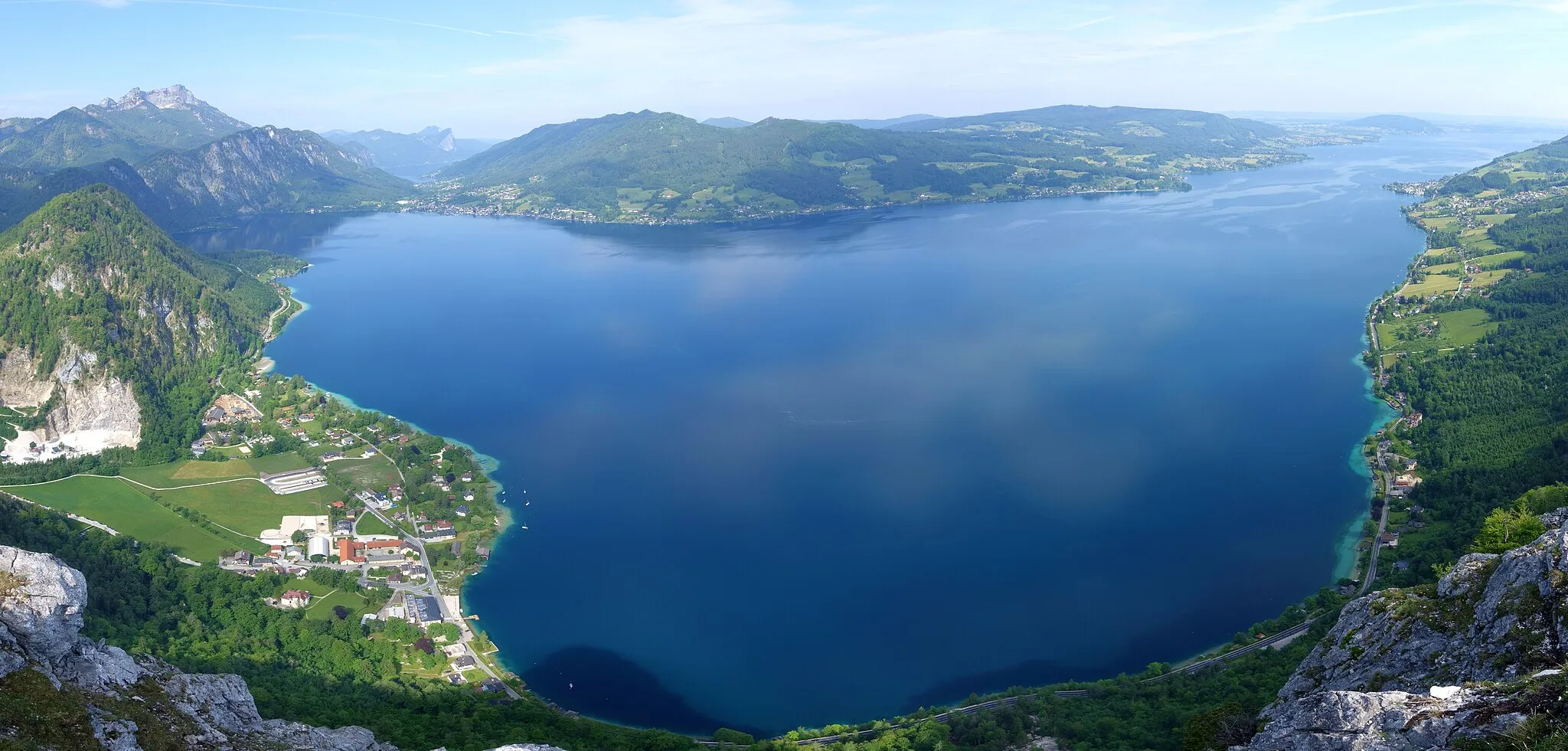 Photo showing: Blick vom Kleinen Schoberstein über den Attersee, Österreich;
Europaschutzgebiet Mond- und Attersee (AT3117000)