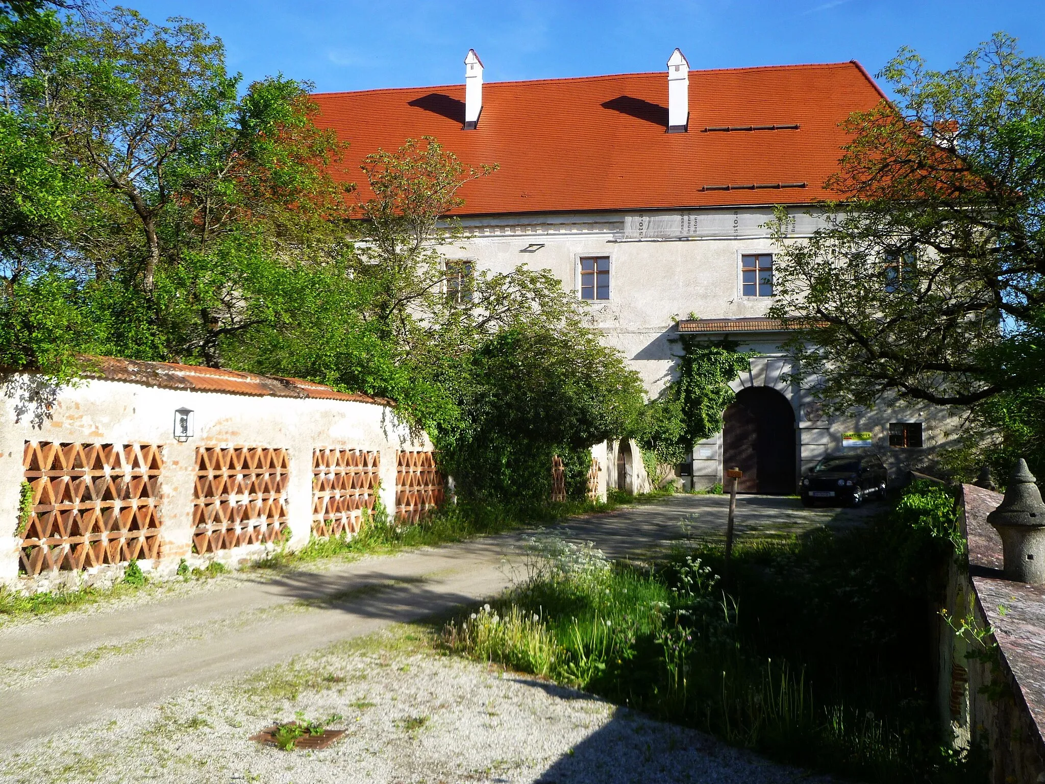 Photo showing: Schloss Eschelberg: Vorderer Trakt