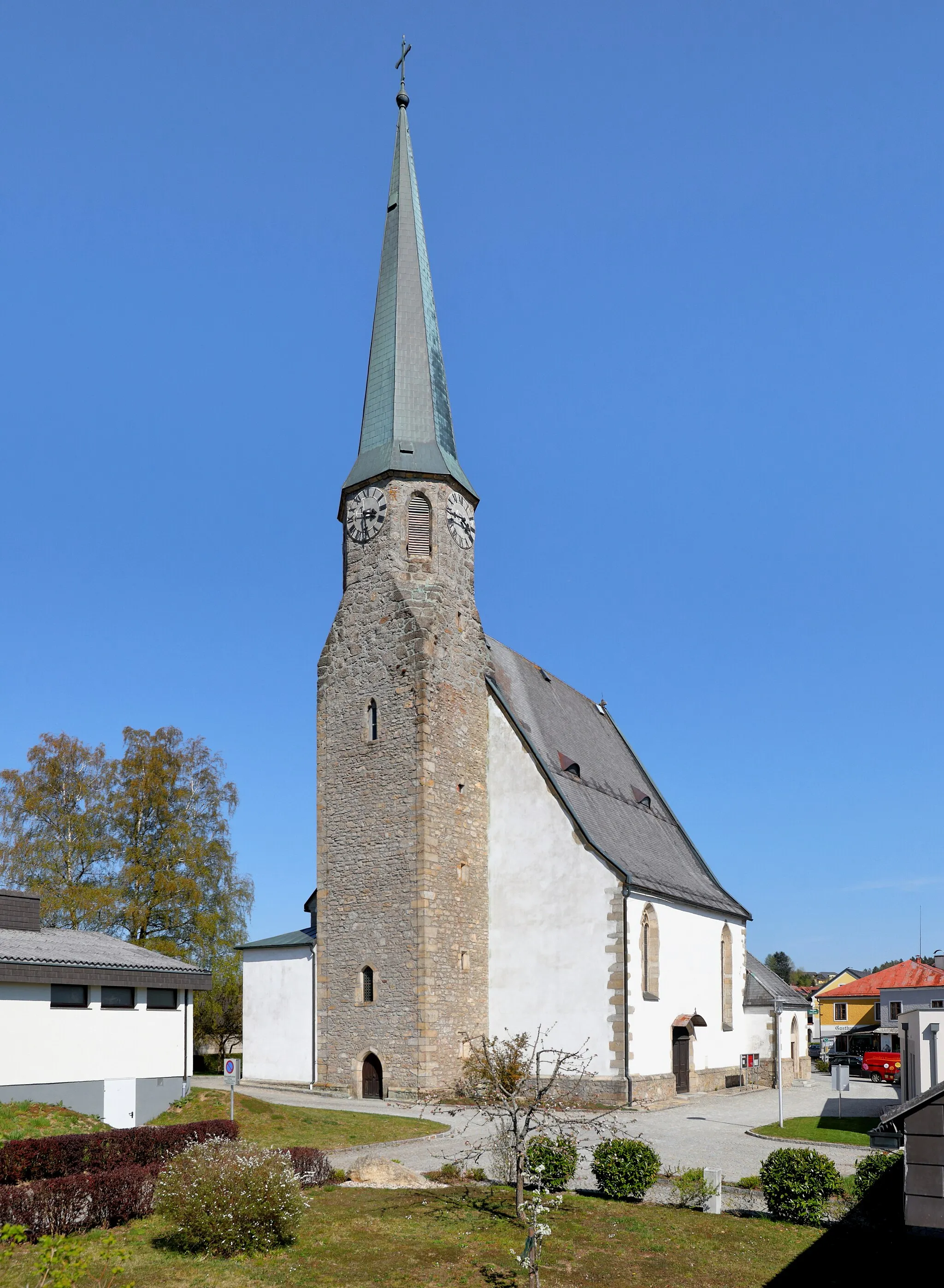 Photo showing: Westansicht der röm.-kath. Pfarrkirche hl. Georg in der oberösterreichischen Marktgemeinde St. Georgen am Walde.