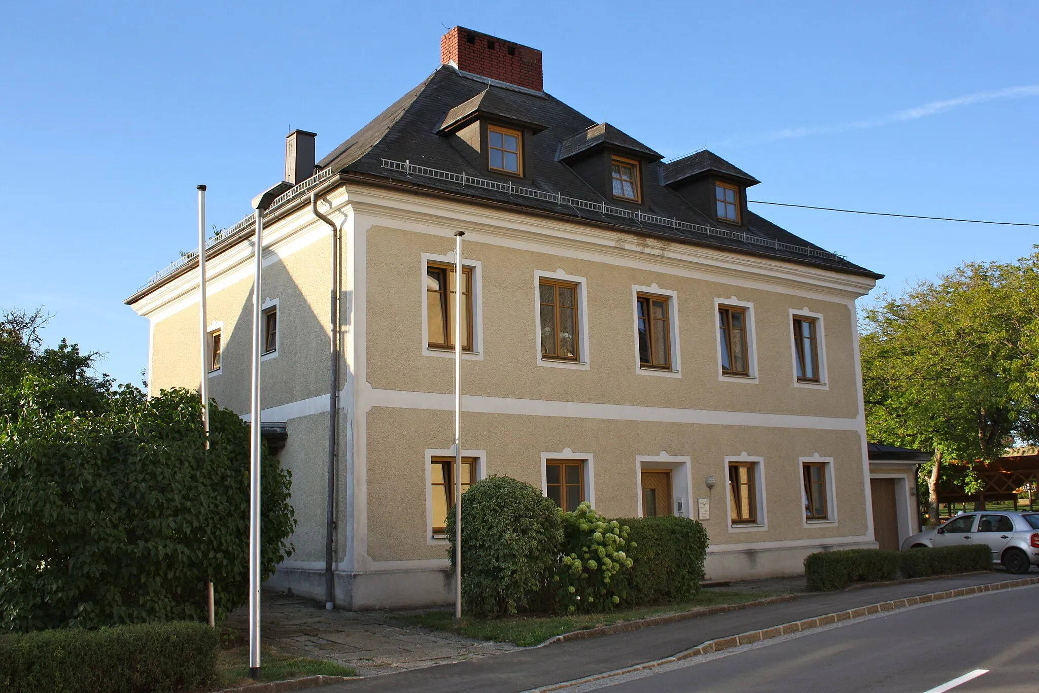 Photo showing: Pfarrhof