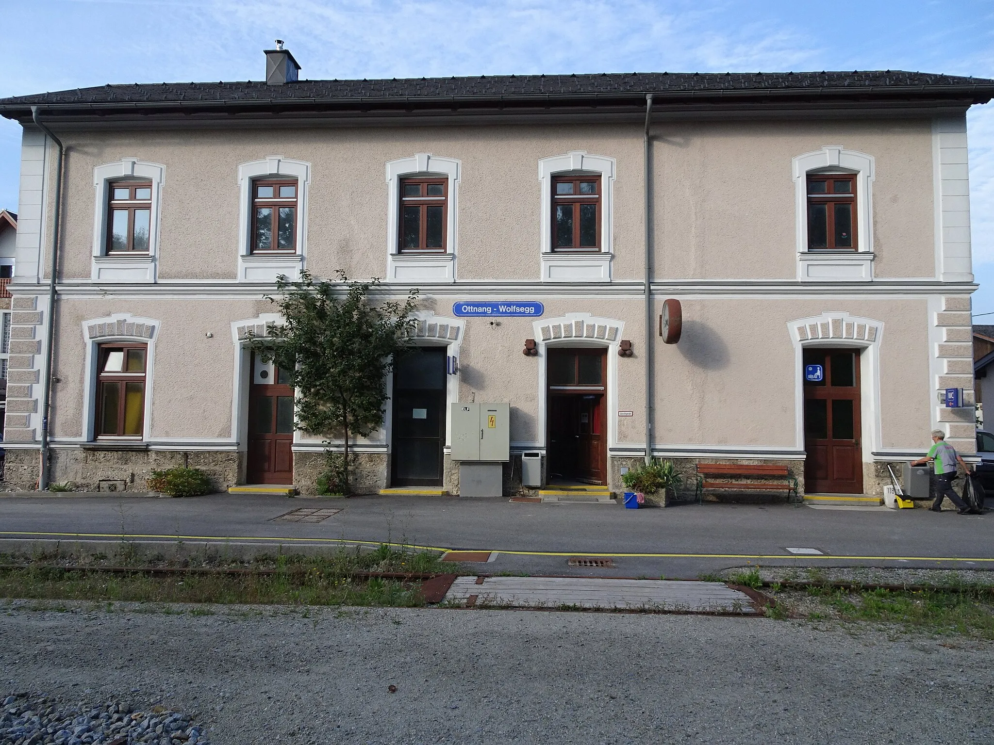 Photo showing: Train station Ottnang-Wolfsegg in Upper Austria