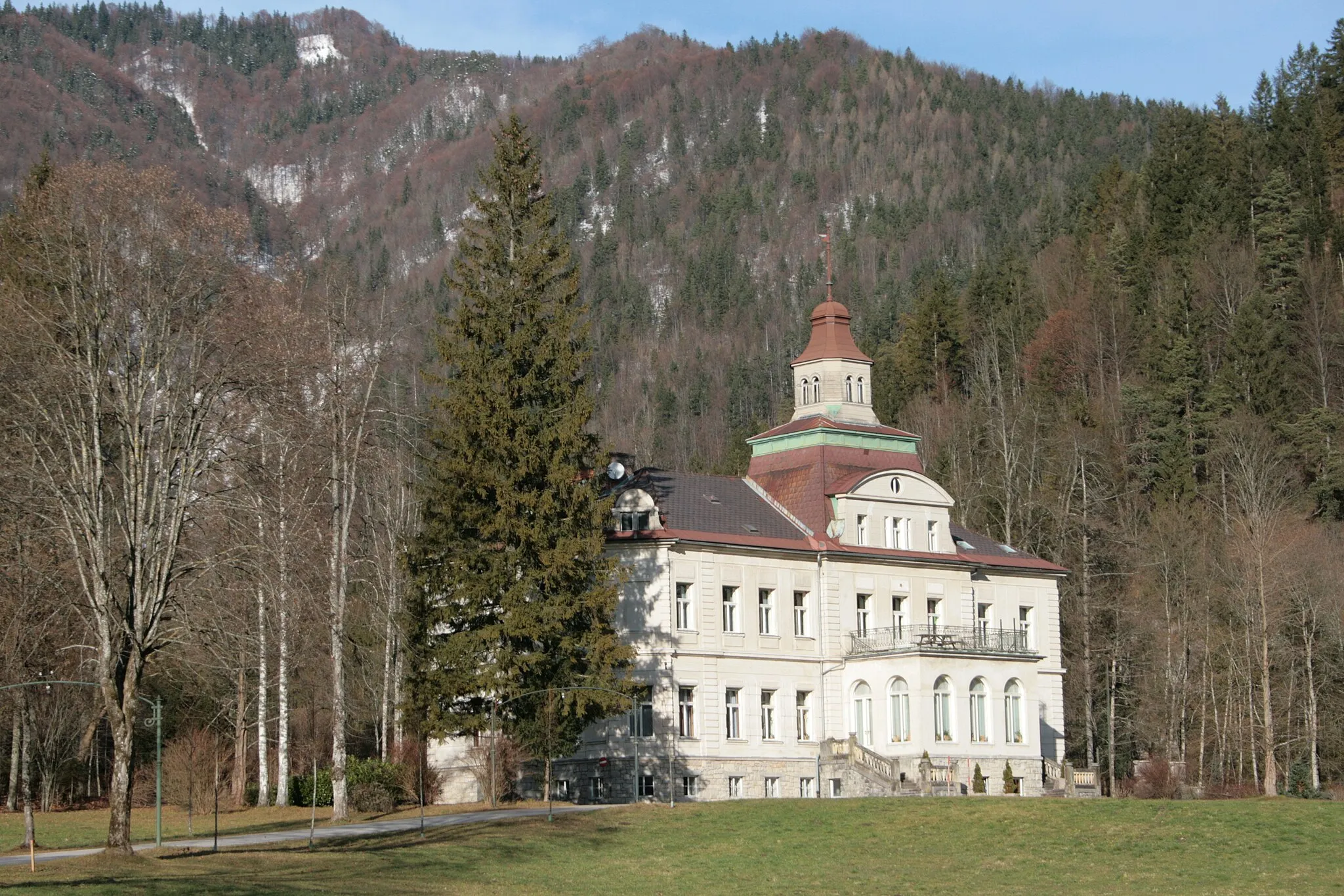 Photo showing: Schlossanlage Hohenlehen