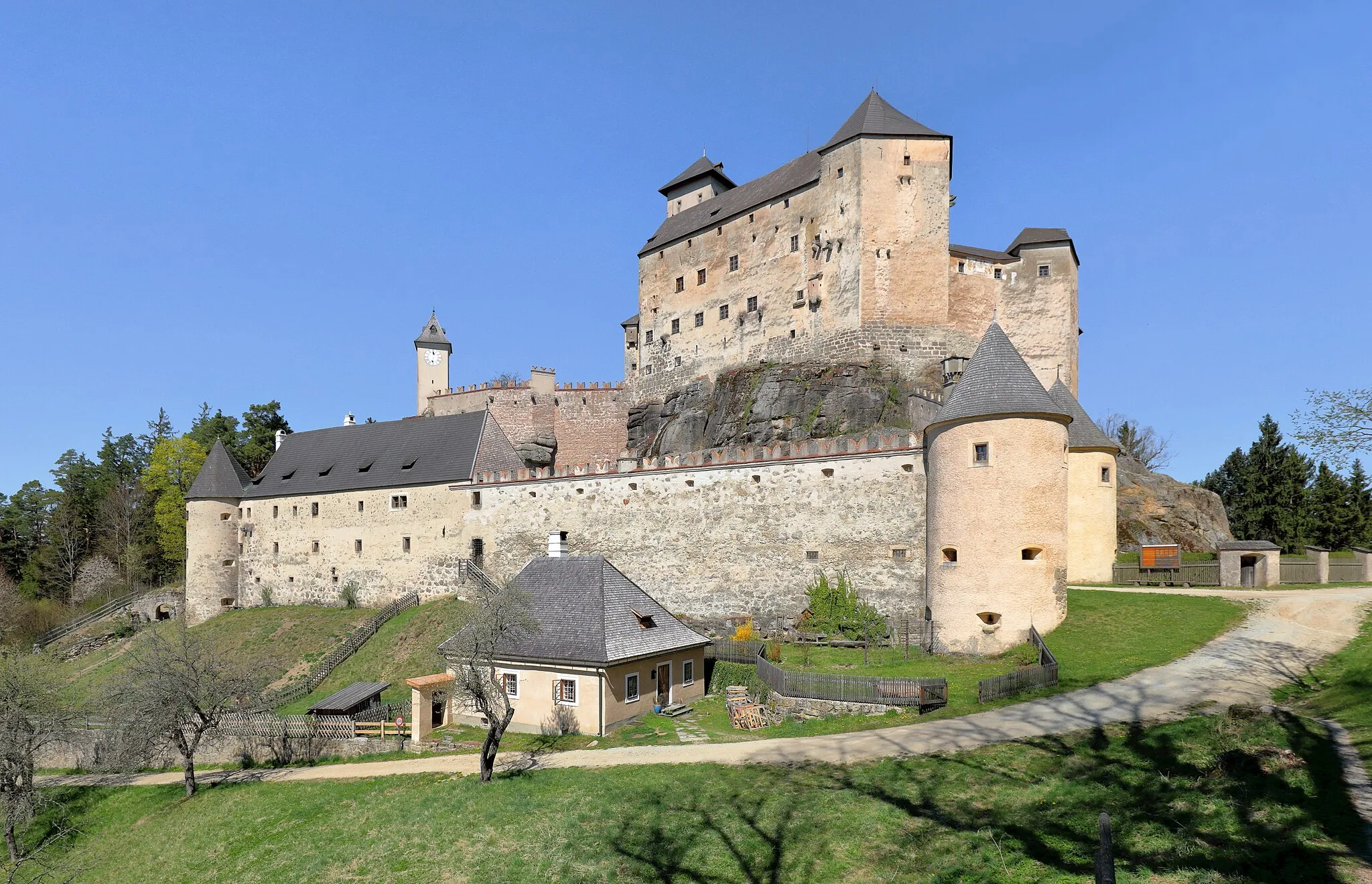 Photo showing: South view of Rappottenstein Castle in Lower Austria.