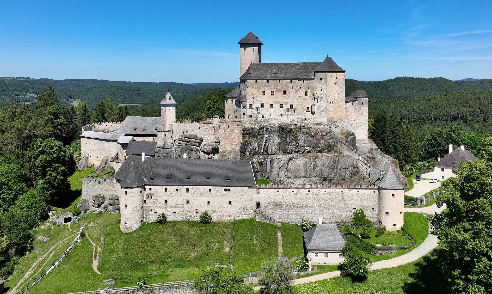 Photo showing: Southwest view of Rappottenstein Castle in Lower Austria.