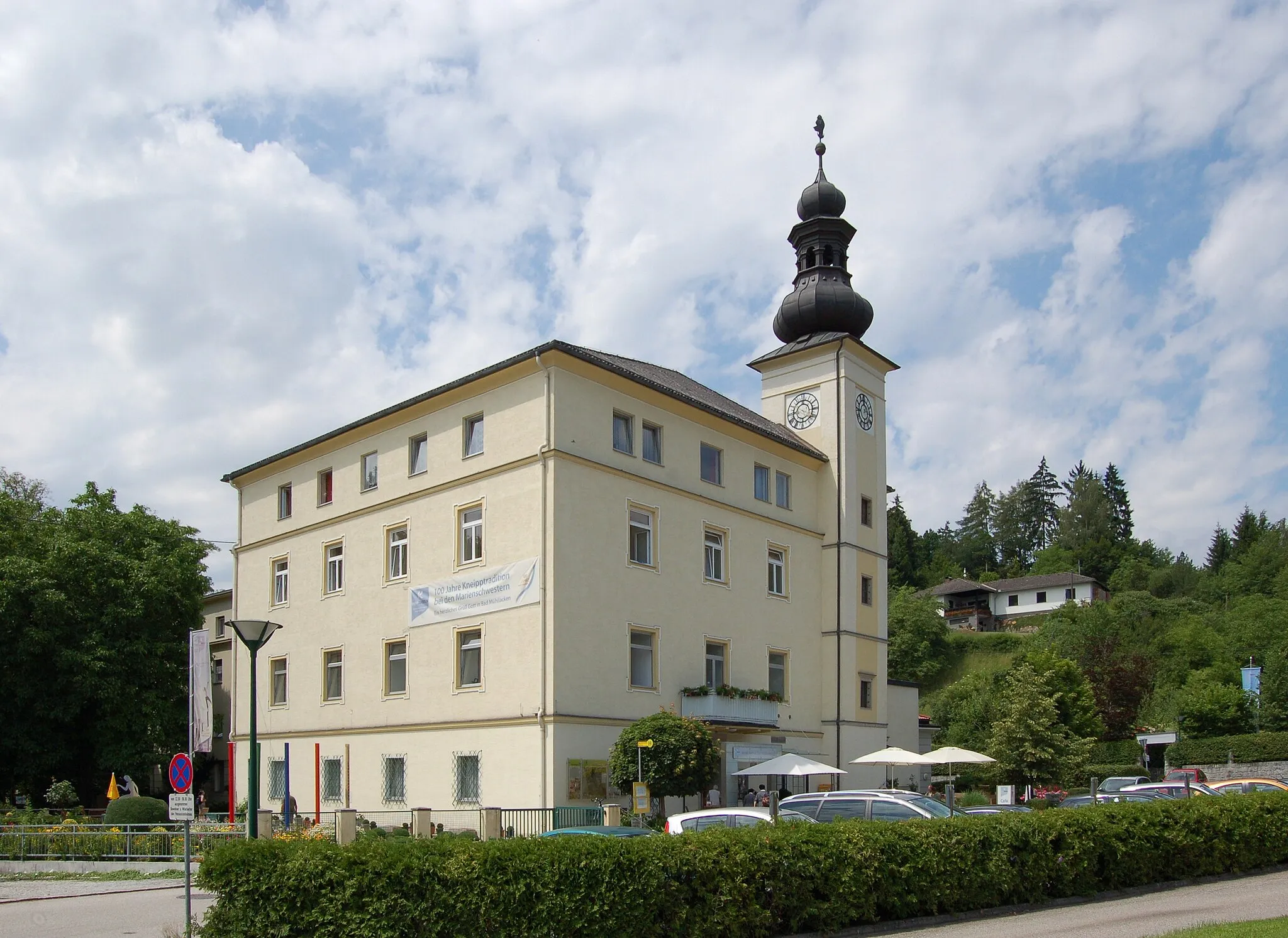 Photo showing: Die Kneipp-Kuranstalt in Bad Mühllacken (Bad Mühllacken 55), Gemeinde Feldkirchen an der Donau.

This media shows the protected monument with the number 31 in Austria. (Commons, de, Wikidata)