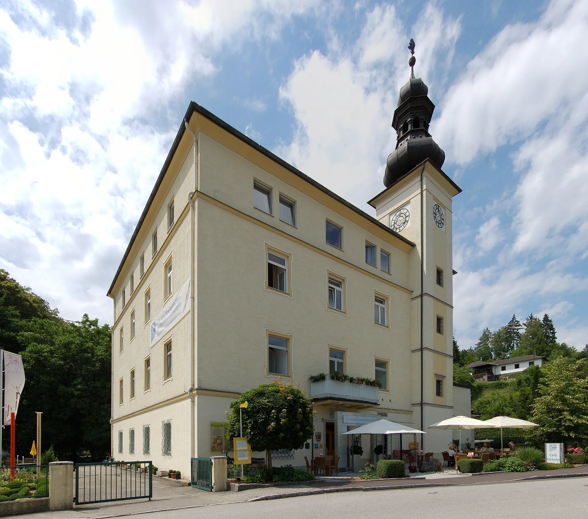 Photo showing: Die Kneipp-Kuranstalt in Bad Mühllacken (Bad Mühllacken 55), Gemeinde Feldkirchen an der Donau.

This media shows the protected monument with the number 31 in Austria. (Commons, de, Wikidata)
