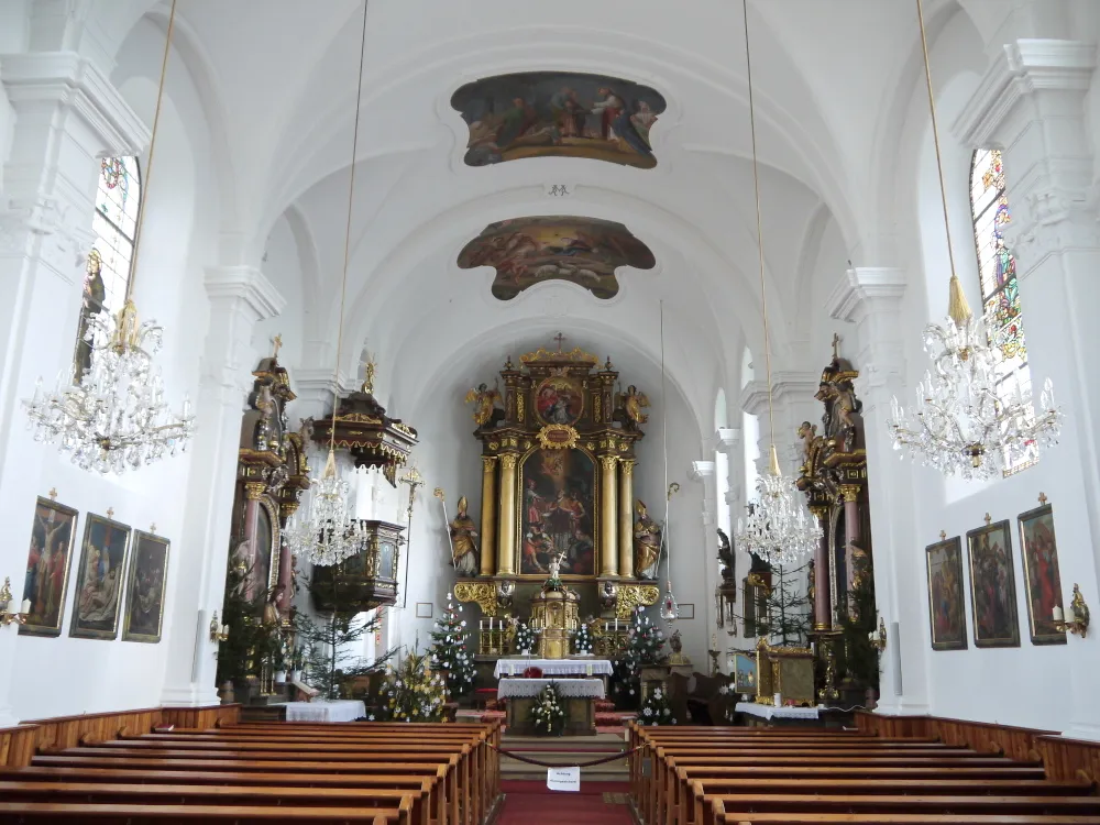 Photo showing: Kath. Pfarrkirche hl. Maximilian mit Friedhof