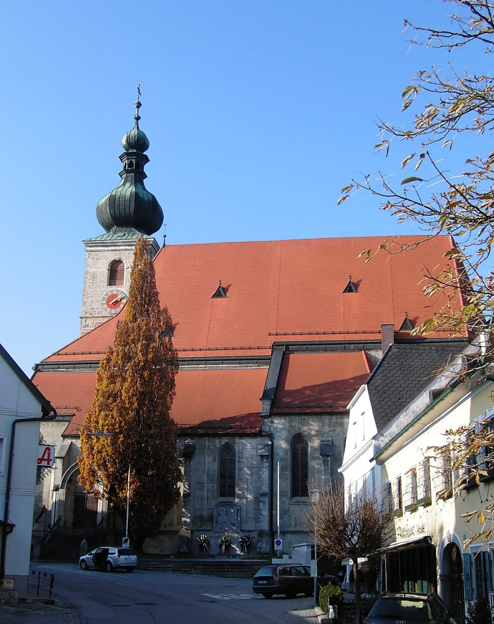 Photo showing: Sierning Pfarrkirche Kirchenplatz