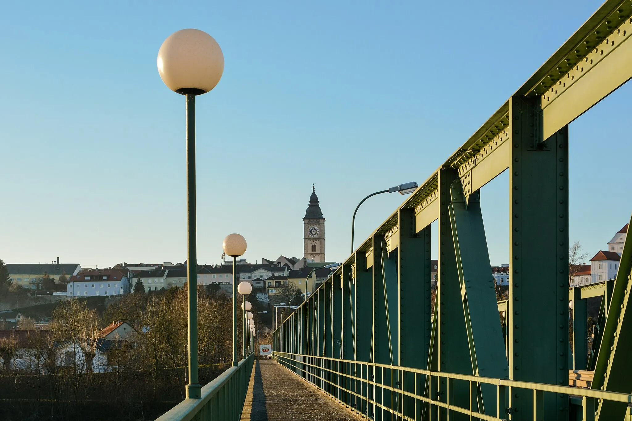Photo showing: Straßenbrücke Enns-Ennsdorf mit dem Enser Stadtturm