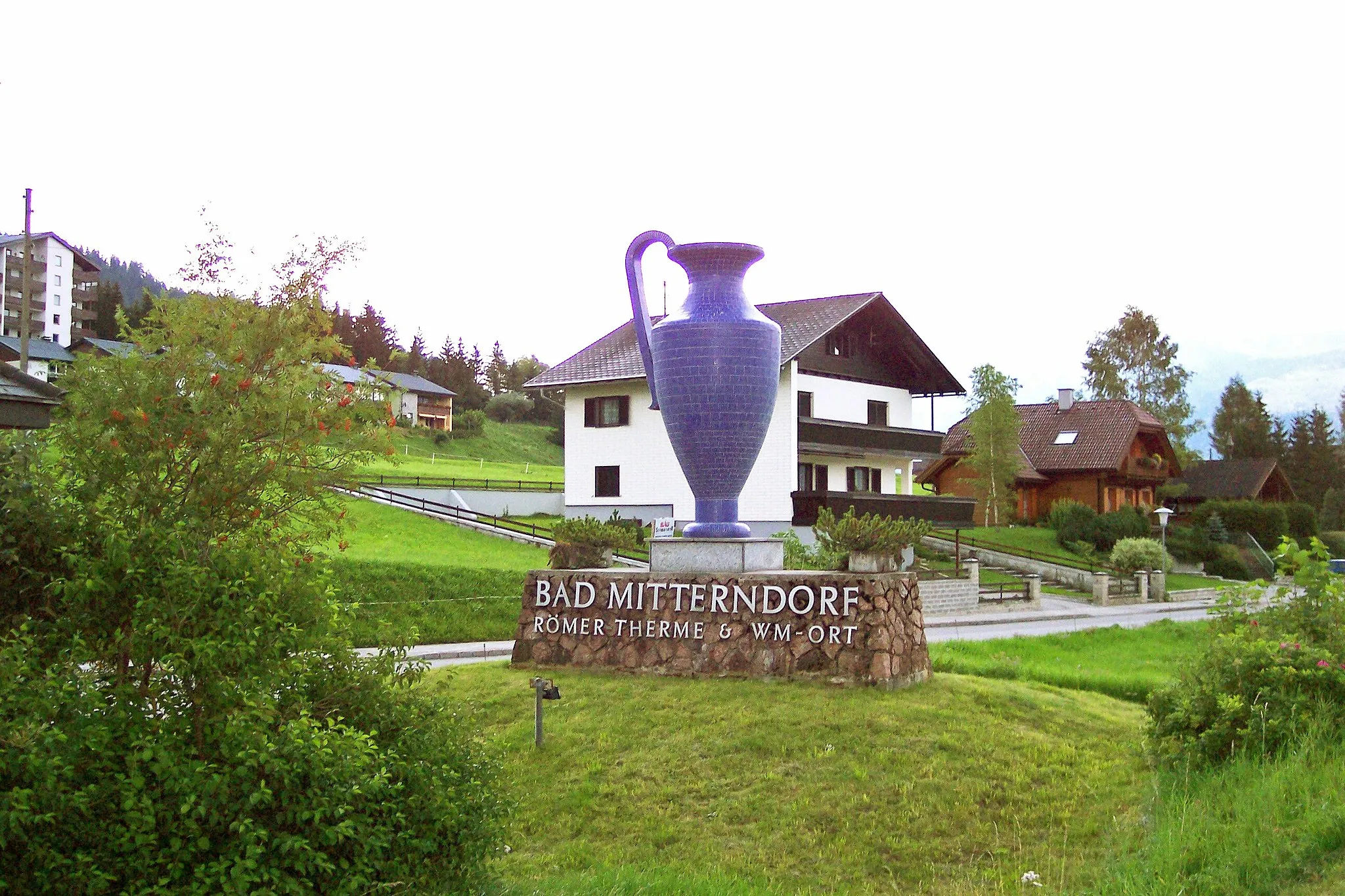 Photo showing: Diese Amphore steht am Ortseingang von Bad Mitterndorf