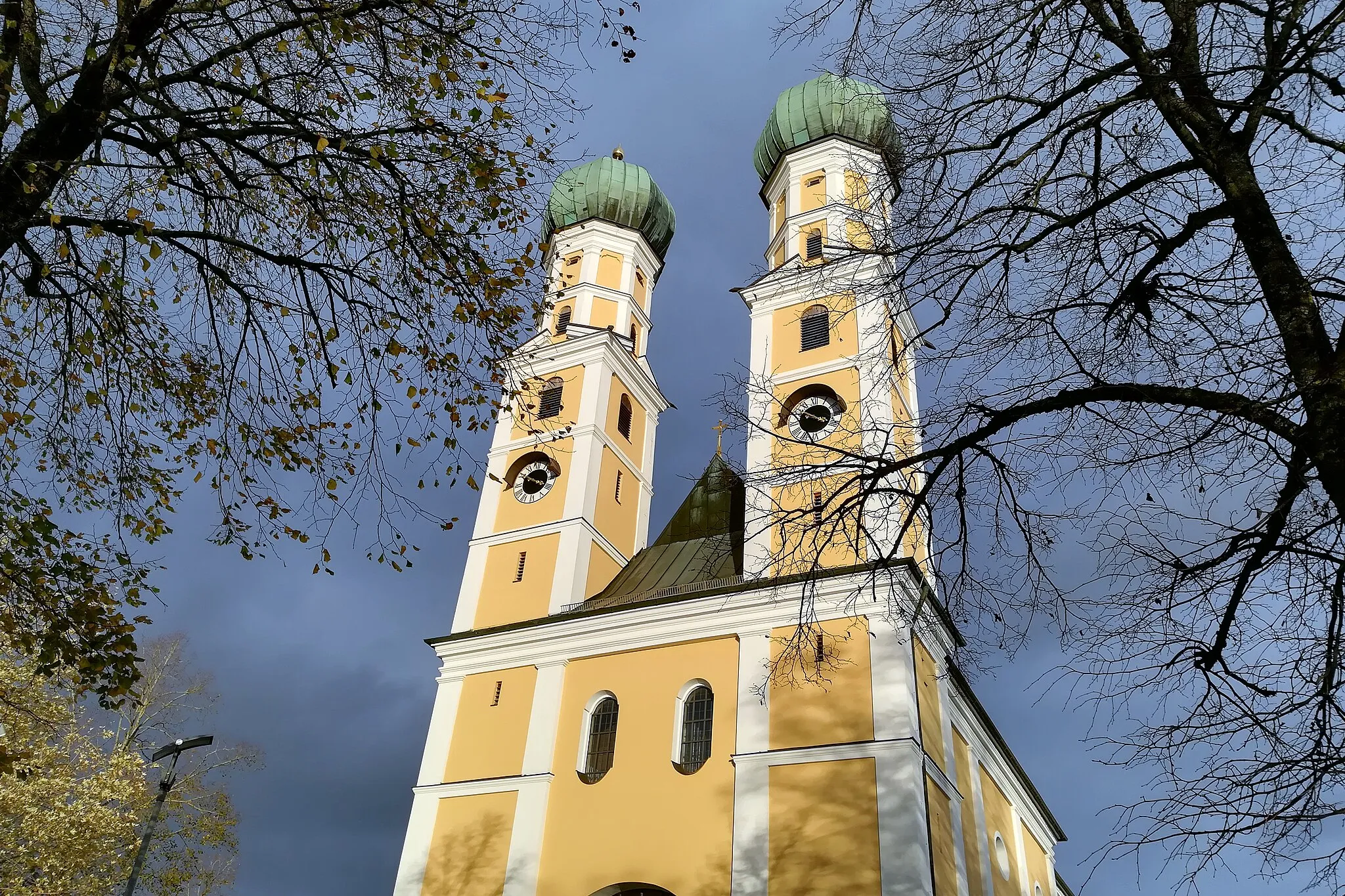 Photo showing: Die Wallfahrtskirche Gartlberg befindet sich in Gartlberg, einem nordöstlichen Stadtteil von Pfarrkirchen in Bayern.