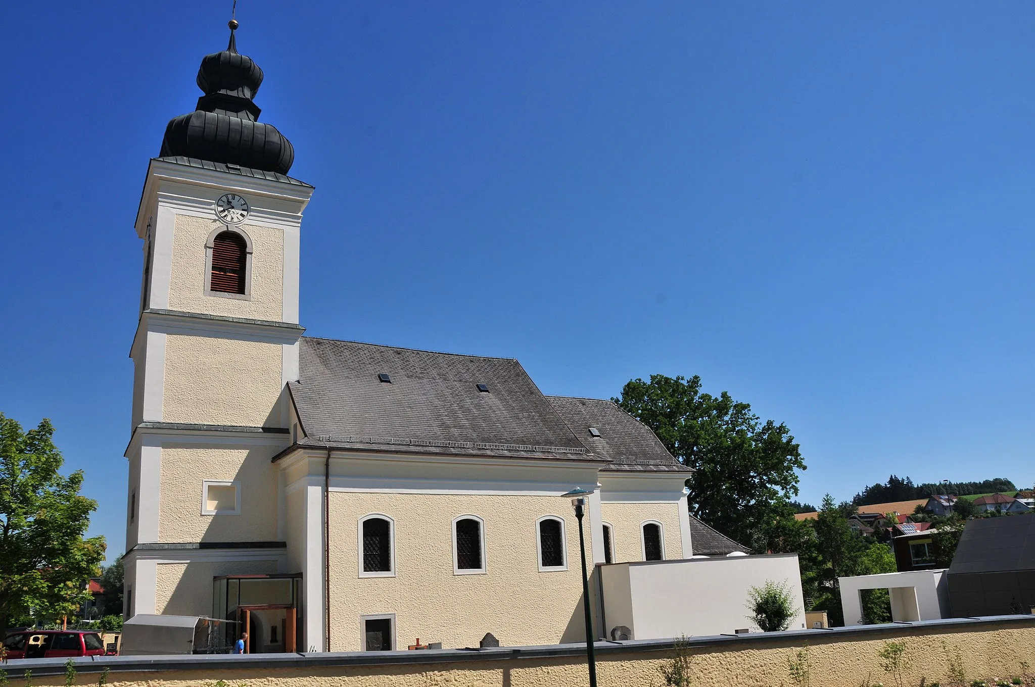 Photo showing: Kath. Pfarrkirche hl. Stephan und Friedhof