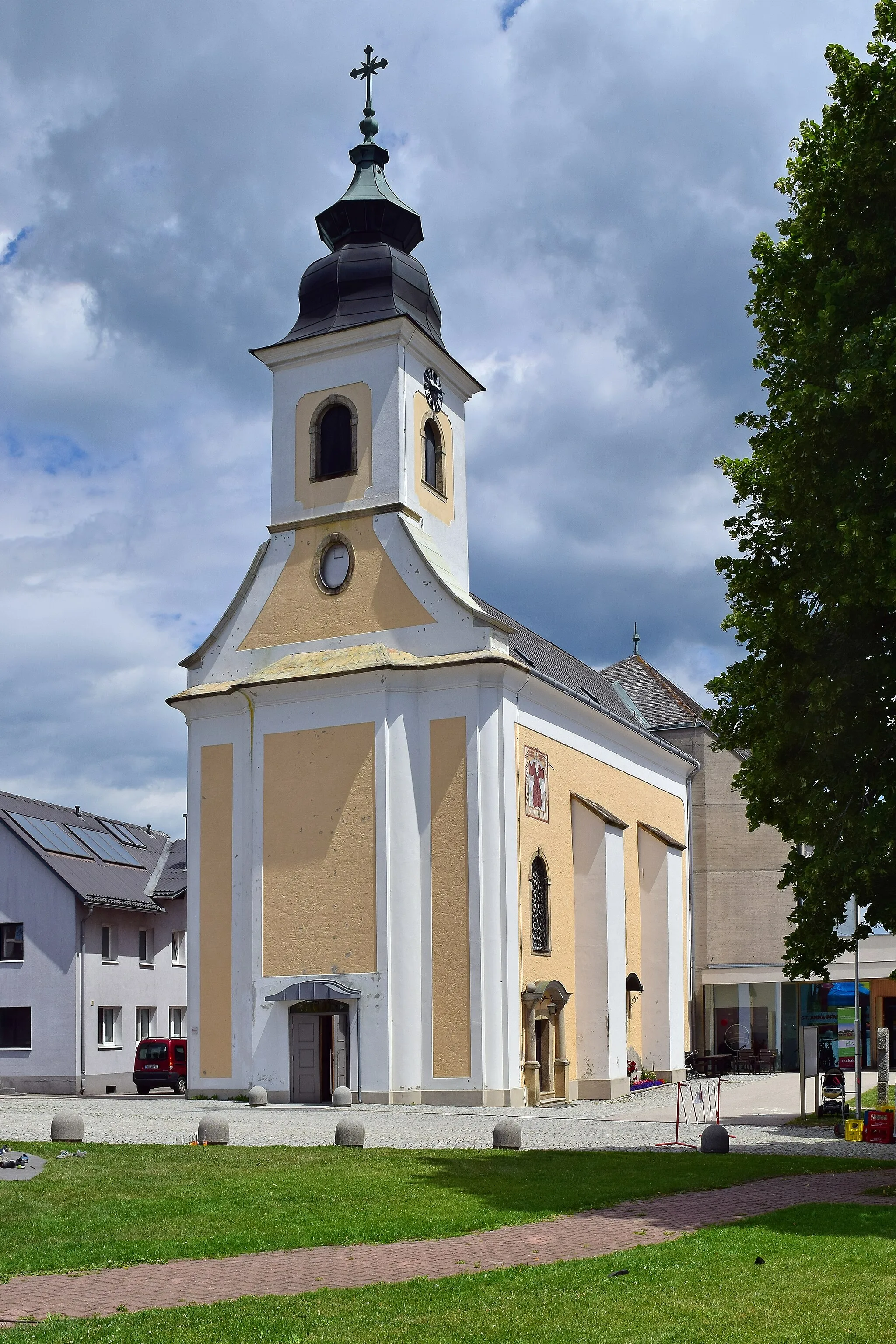 Photo showing: Kath. Pfarrkirche hl. Anna in Kirchschlag bei Linz