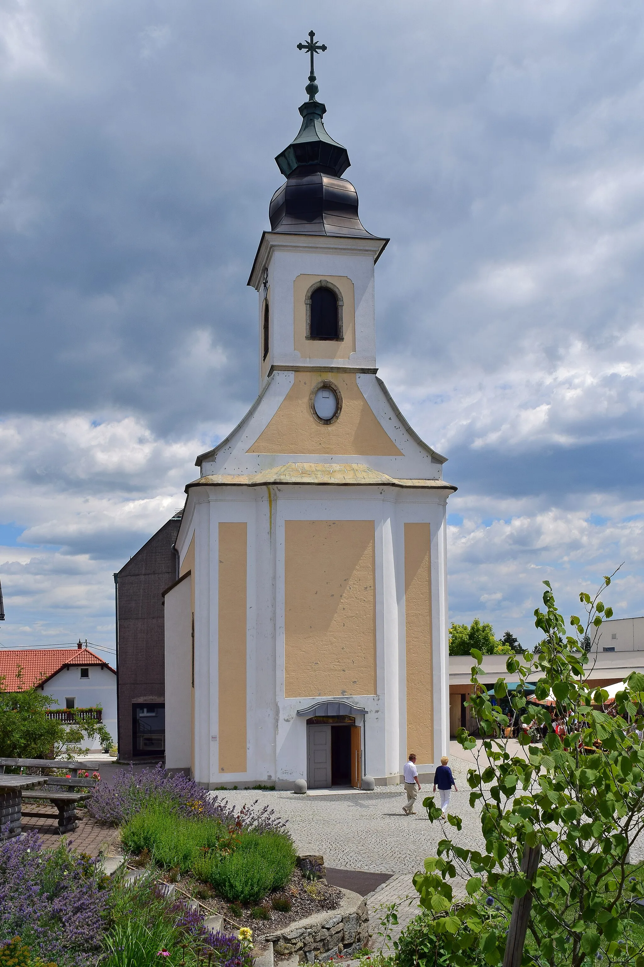 Photo showing: Kath. Pfarrkirche hl. Anna in Kirchschlag bei Linz