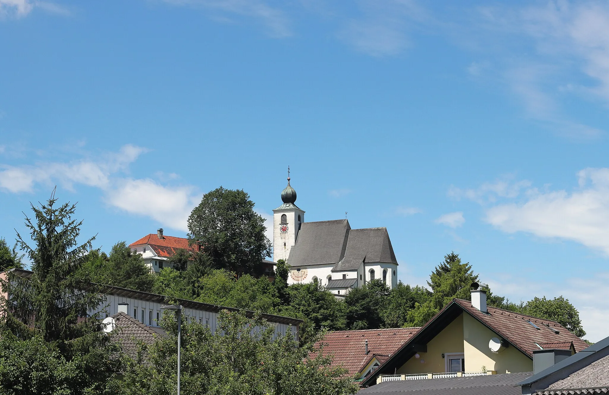 Photo showing: Das Zentrum von Obergrünburg von der Schulstraße aus gesehen
