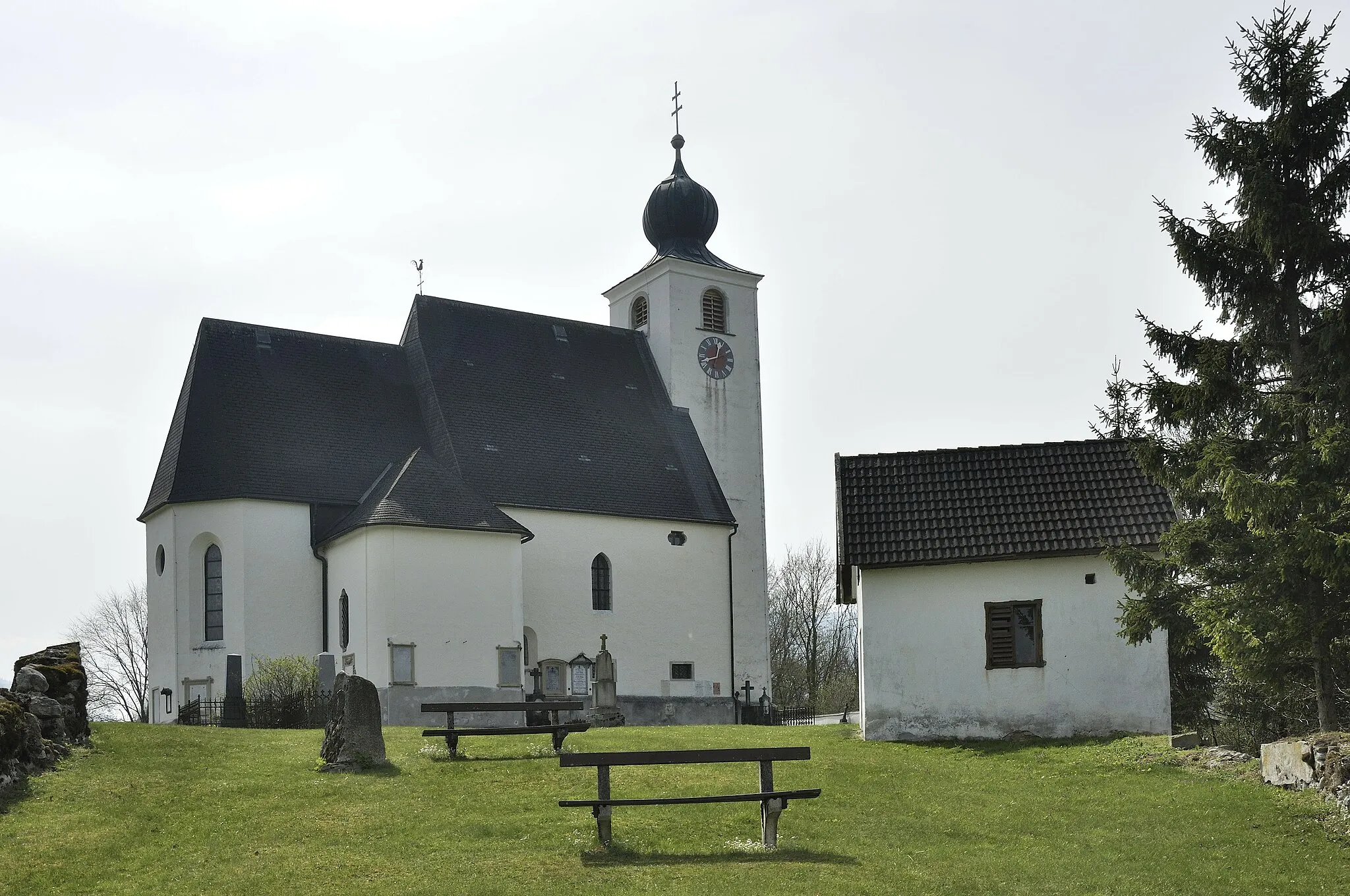 Photo showing: Kath. Pfarrkirche hl. Georg mit ehem. Friedhof
