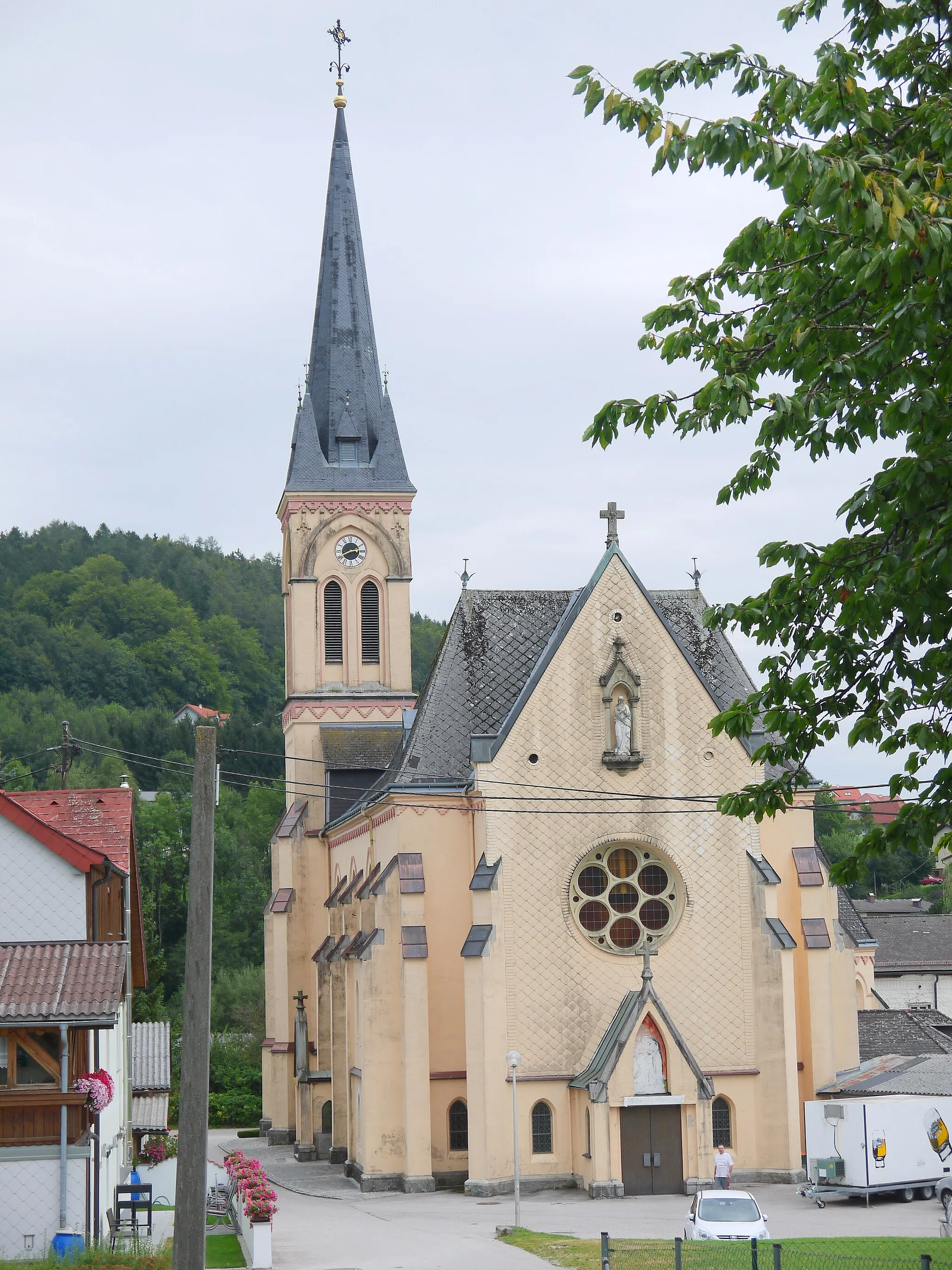 Photo showing: Kath. Pfarrkirche Zum heiligsten Herzen Jesu