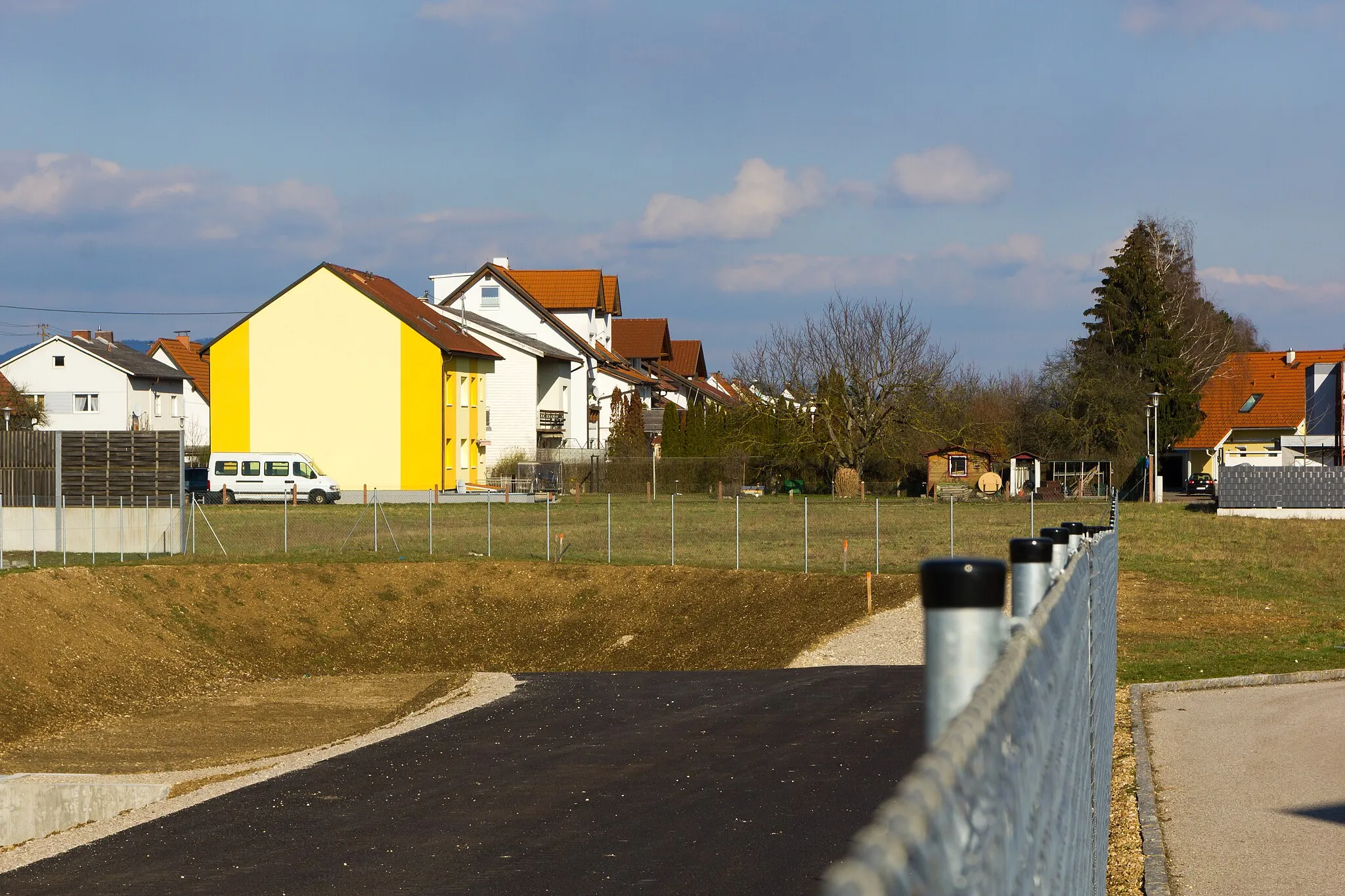 Photo showing: Houses in Langholzfeld, Pasching