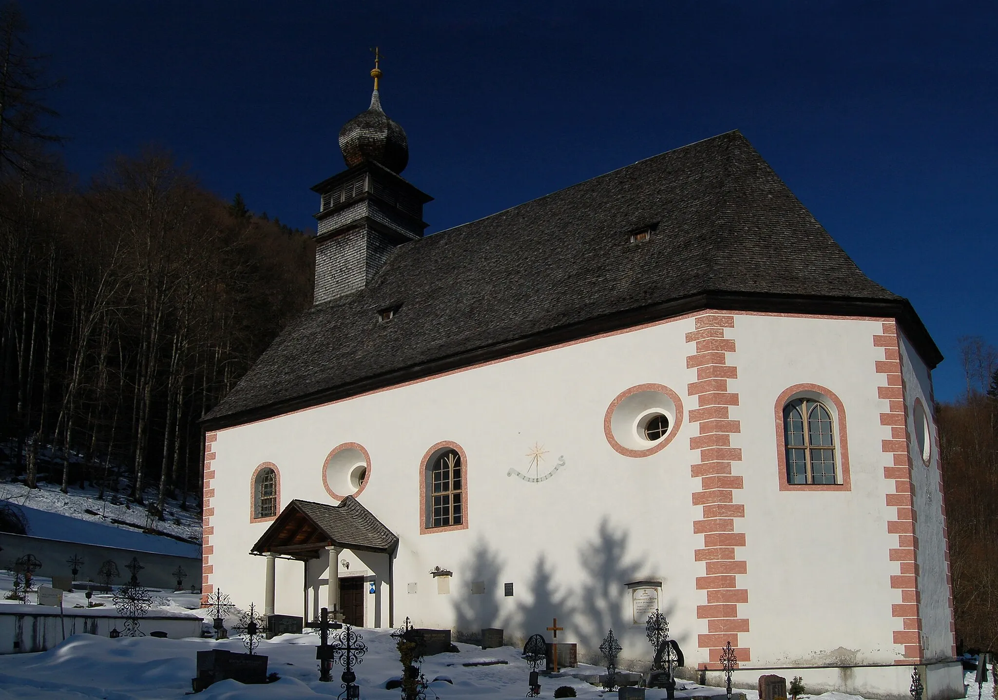 Photo showing: The mountain church Klaus, more precisely Saint John the Baptist church, in Klaus an der Pyhrnbahn, is protected as a cultural heritage monument. Furthermore, it is protected as a cultural property acc. to the Hague Convention.