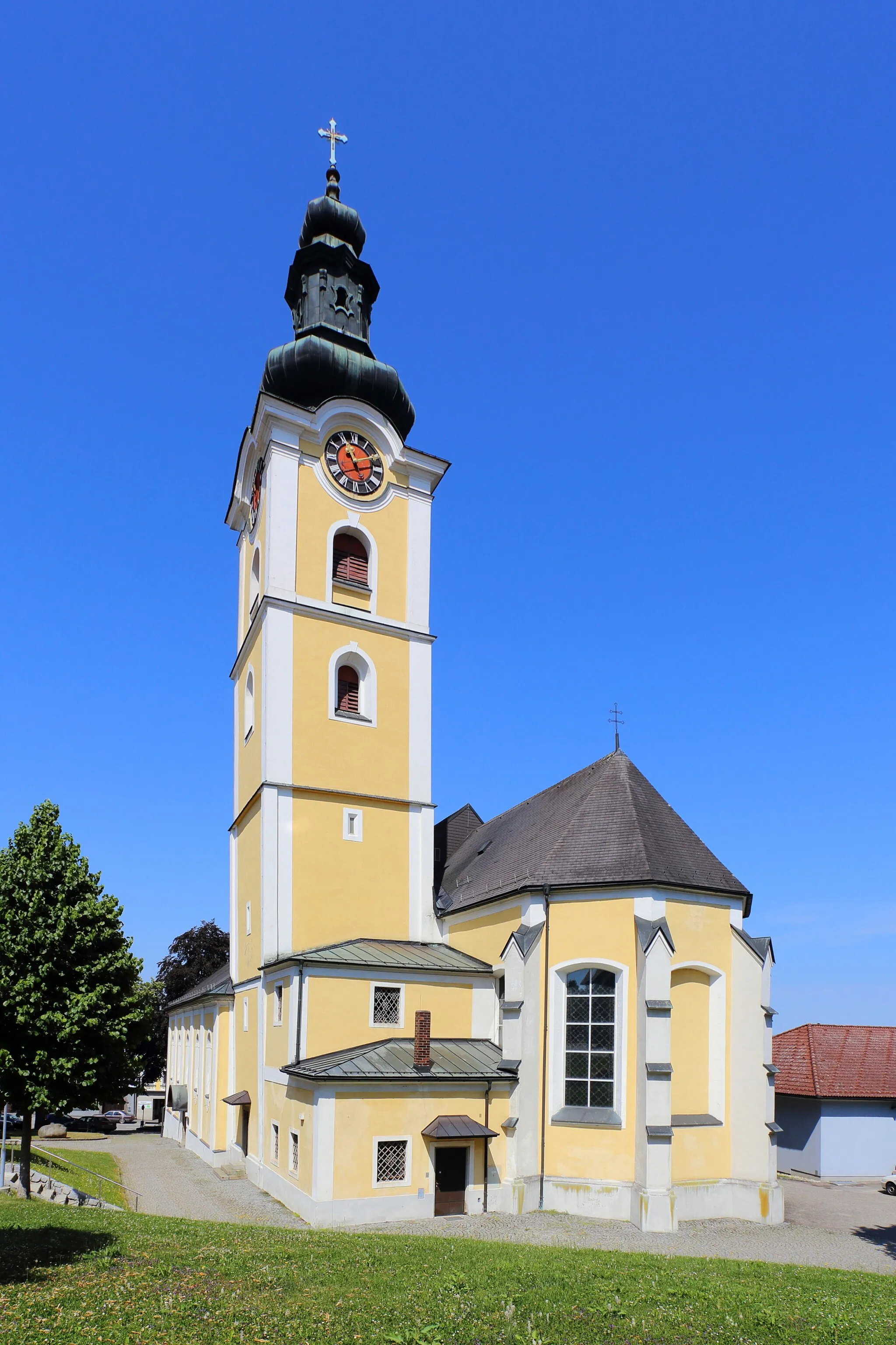 Photo showing: Katholische Pfarrkirche Pfarrkirche hll. Aposteln Peter und Paul in der oberösterreichischen Marktgemeinde Waizenkirchen.