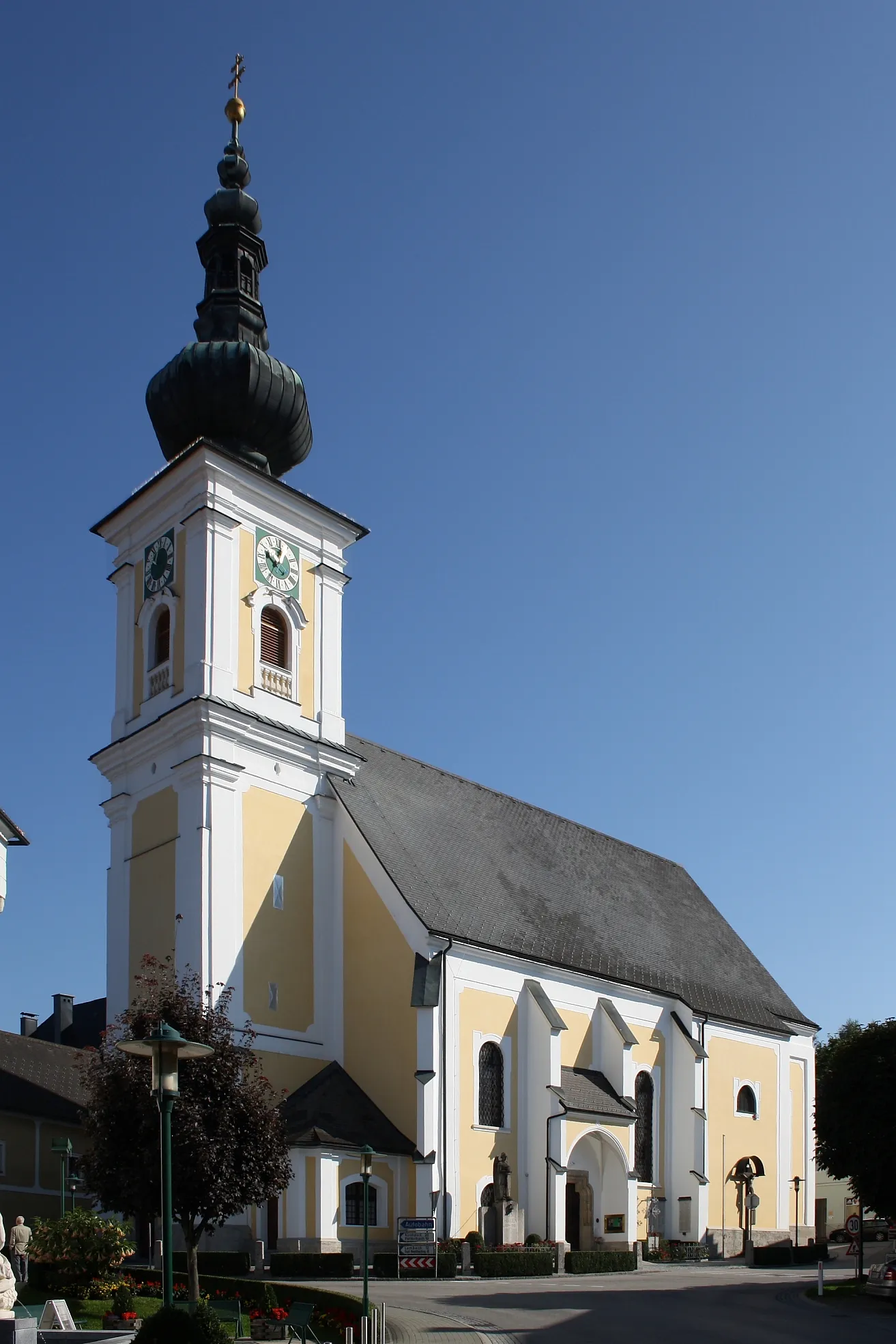 Photo showing: Pfarrkirche von der oberösterreichischen Gemeinde Vorchdorf.