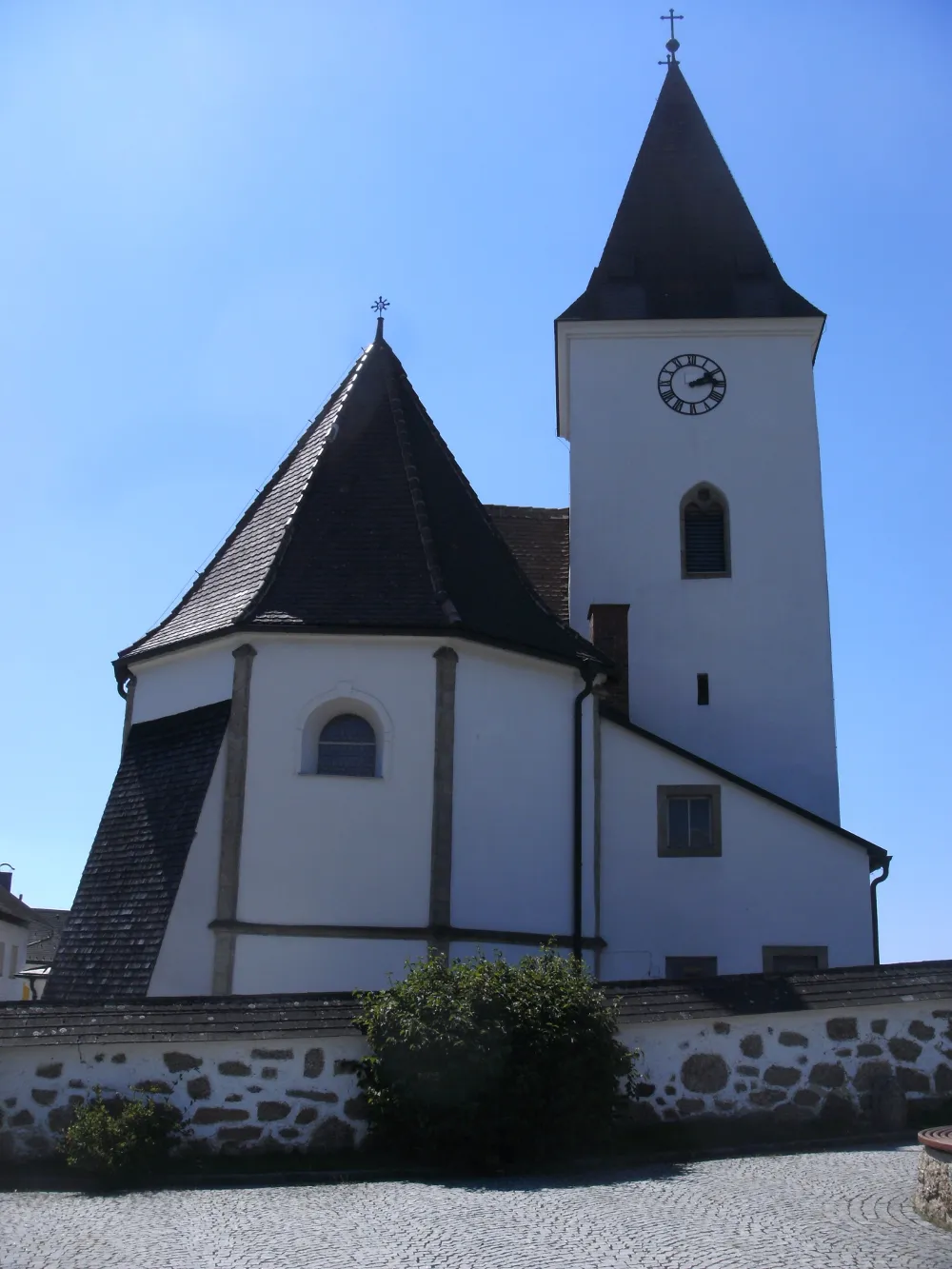 Photo showing: Pfarrkirche in Rechberg (Oberösterreich), Blick vom Dorfplatz