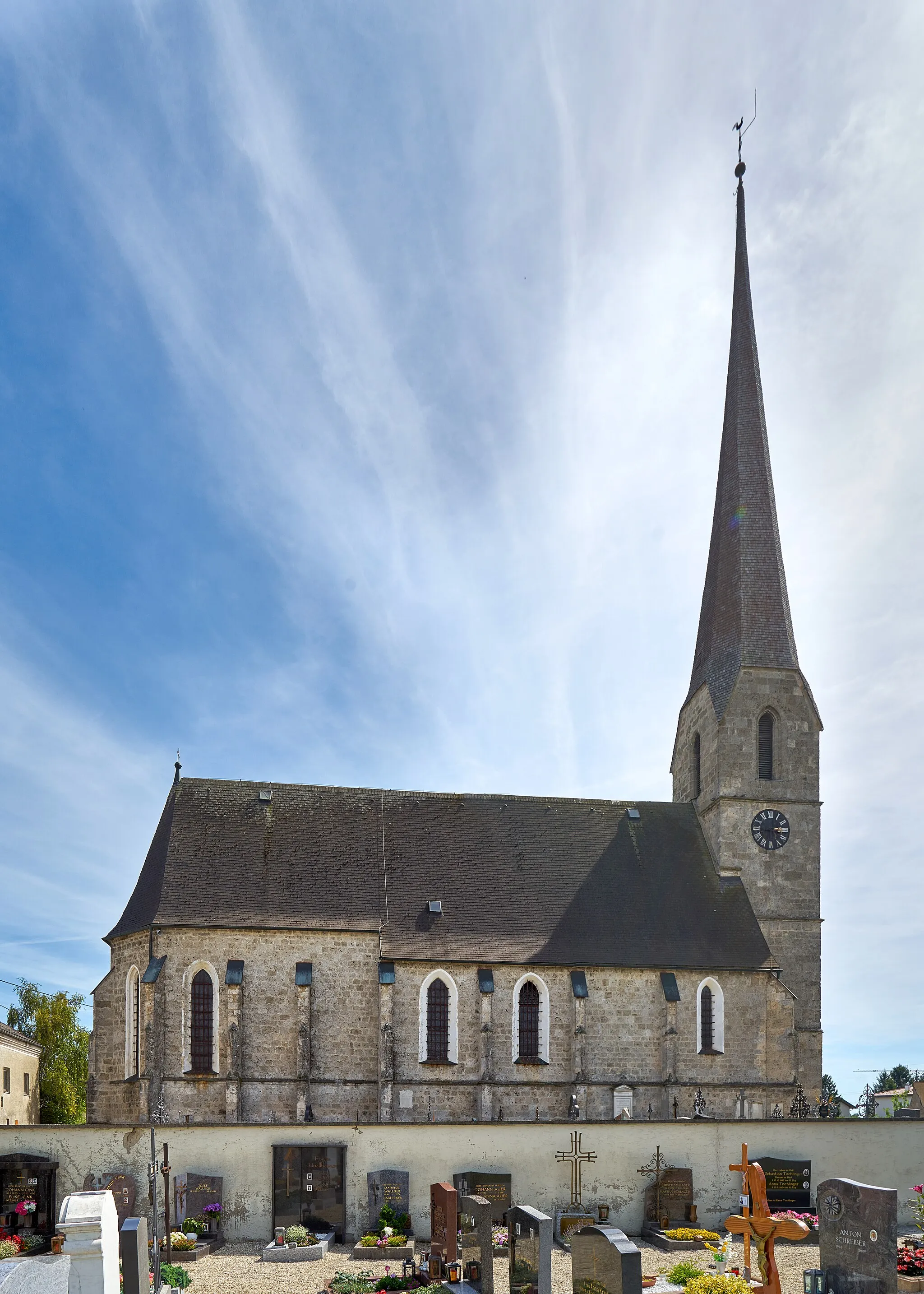 Photo showing: Katholische Pfarrkirche hl. Peter- Ansicht von Norden