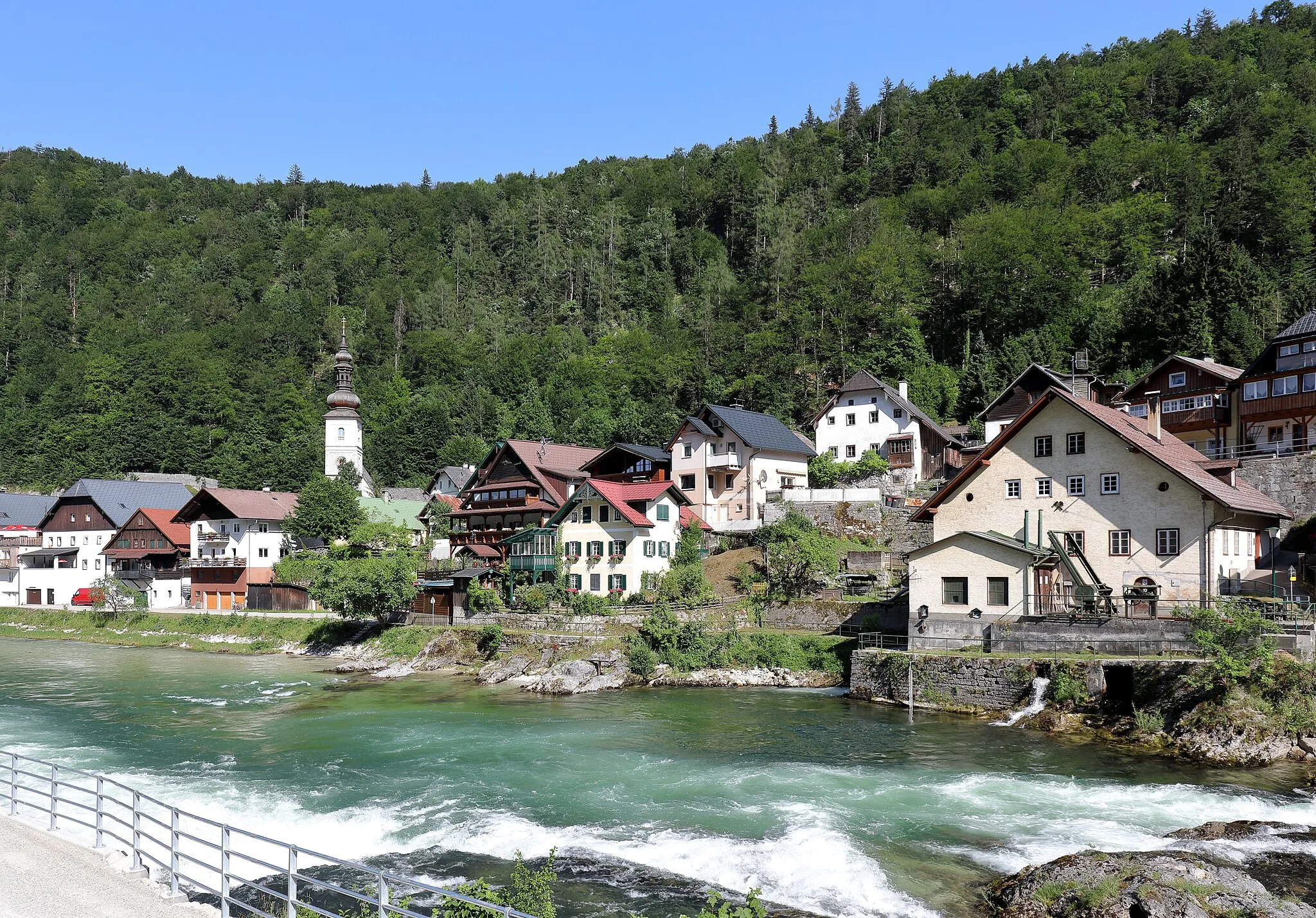 Photo showing: Westansicht des Ortszentrums von Lauffen, ein Ortsteil der oberösterreichischen Stadtgemeinde Bad Ischl.