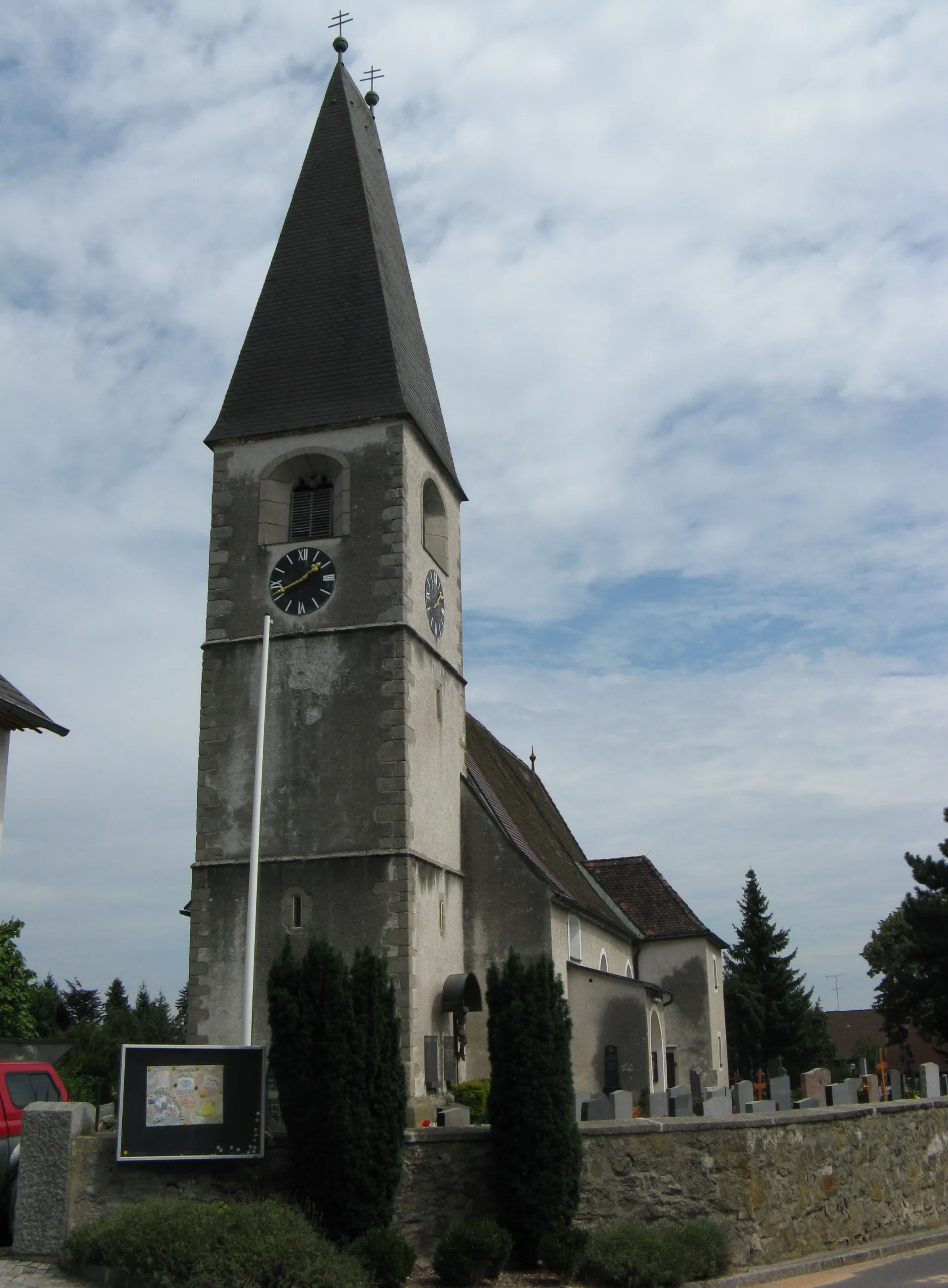 Photo showing: Kath. Pfarrkirche hll. Peter und Paul und Friedhof